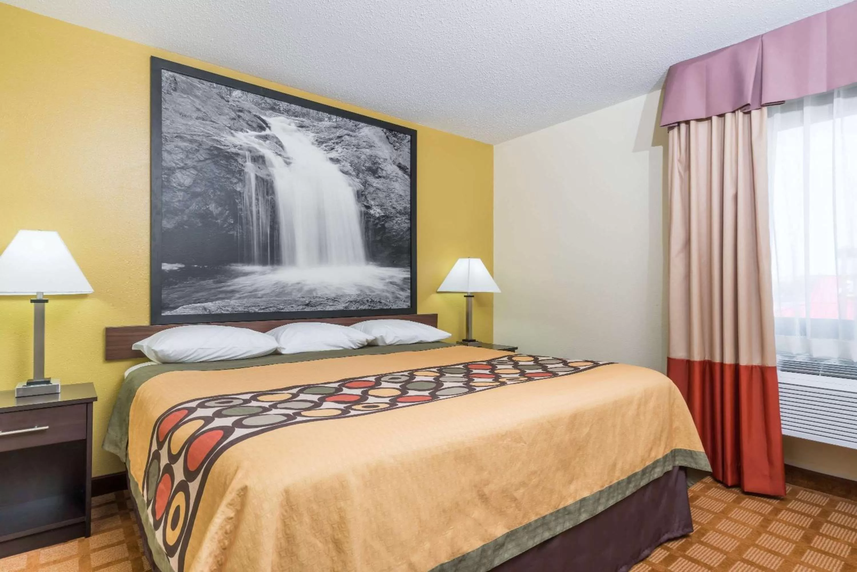 Photo of the whole room, Bed in Super 8 by Wyndham Rice Lake