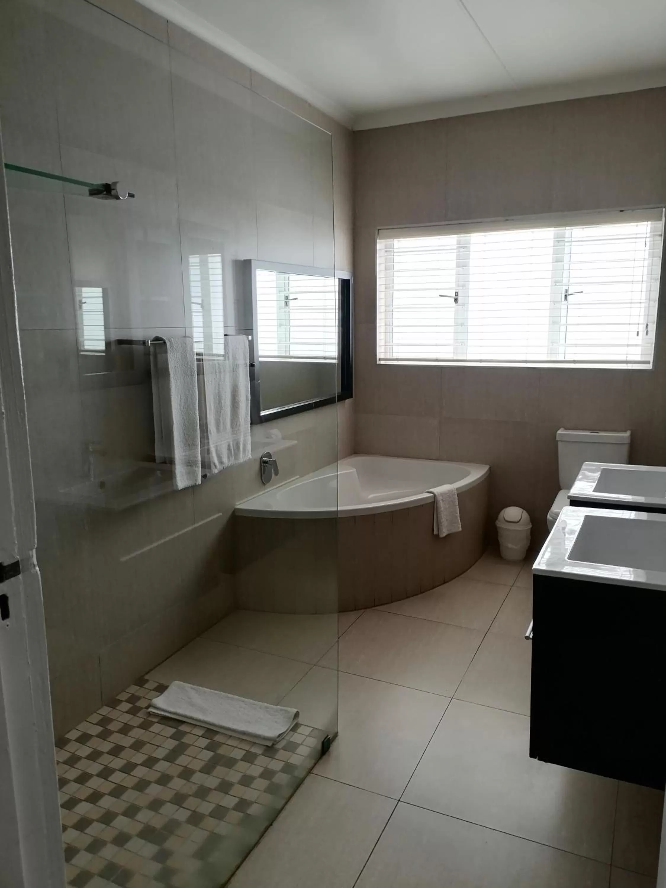 Bathroom in Flamingo Rocks