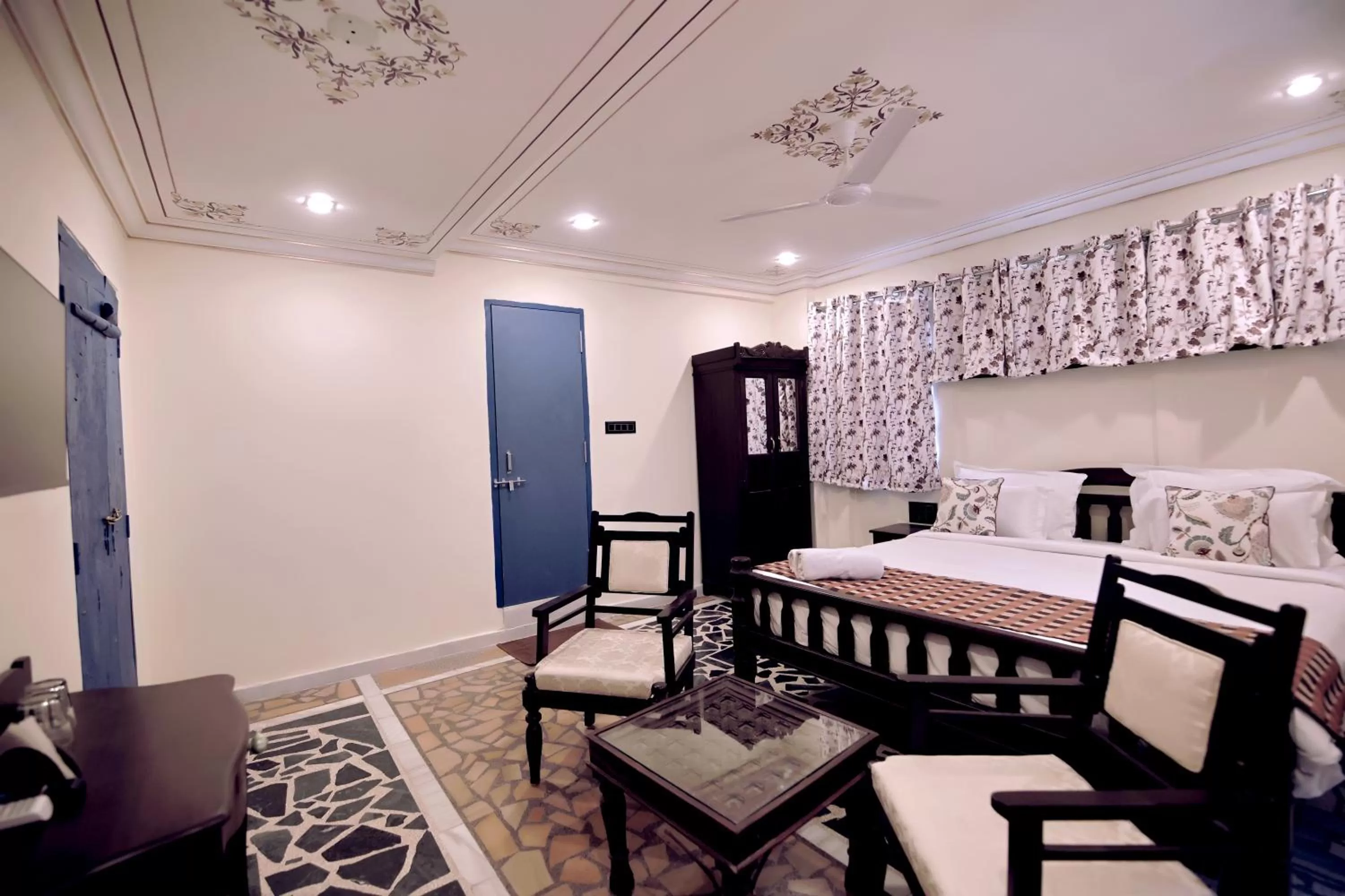 Bedroom, Bed in The Lake View Hotel- On Lake Pichola