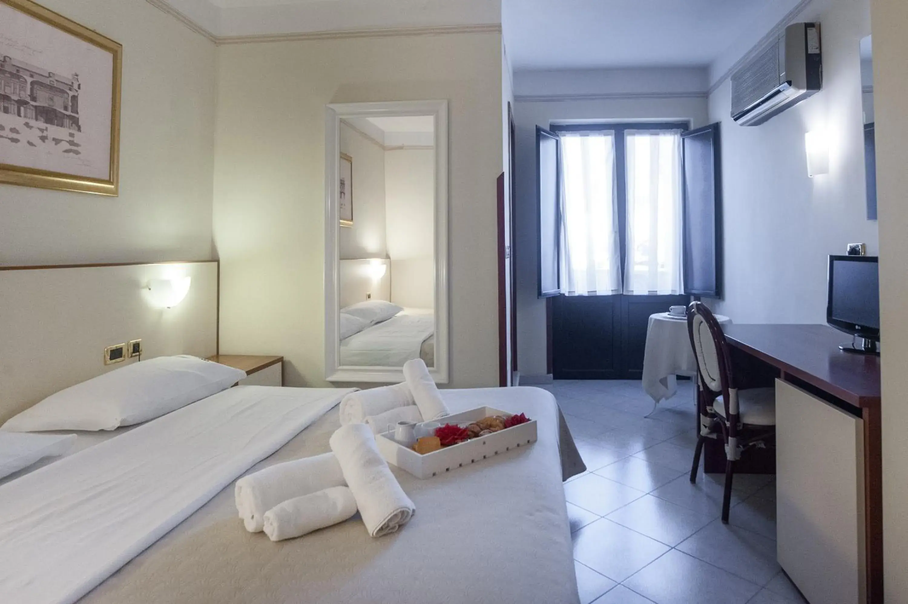 Triple Room - single occupancy in Hotel Caserta Antica Triple Room - single occupancy in Hotel Caserta Antica