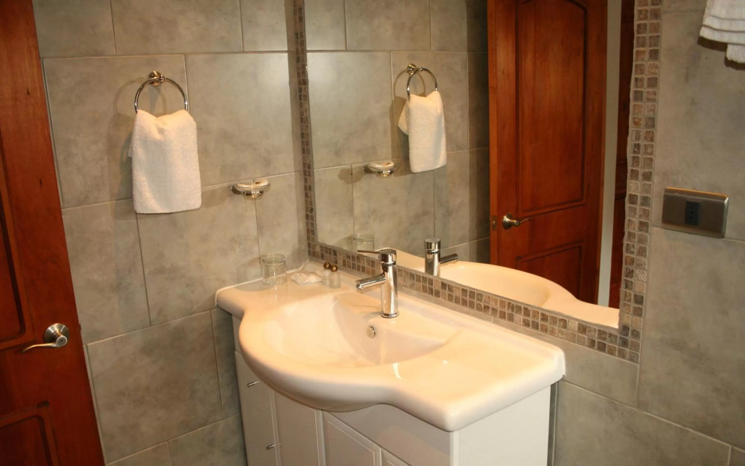 Bathroom in Nubes Hotel