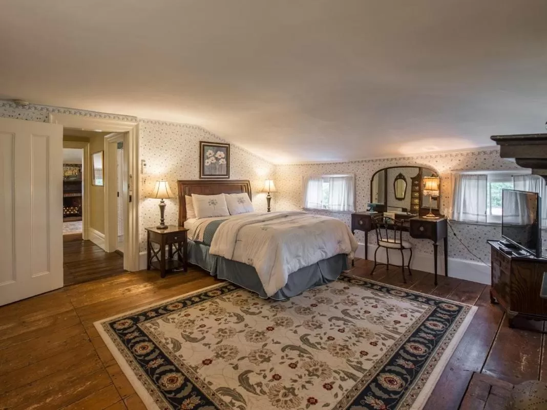 Bedroom, Bed in The Neighbour House B&B