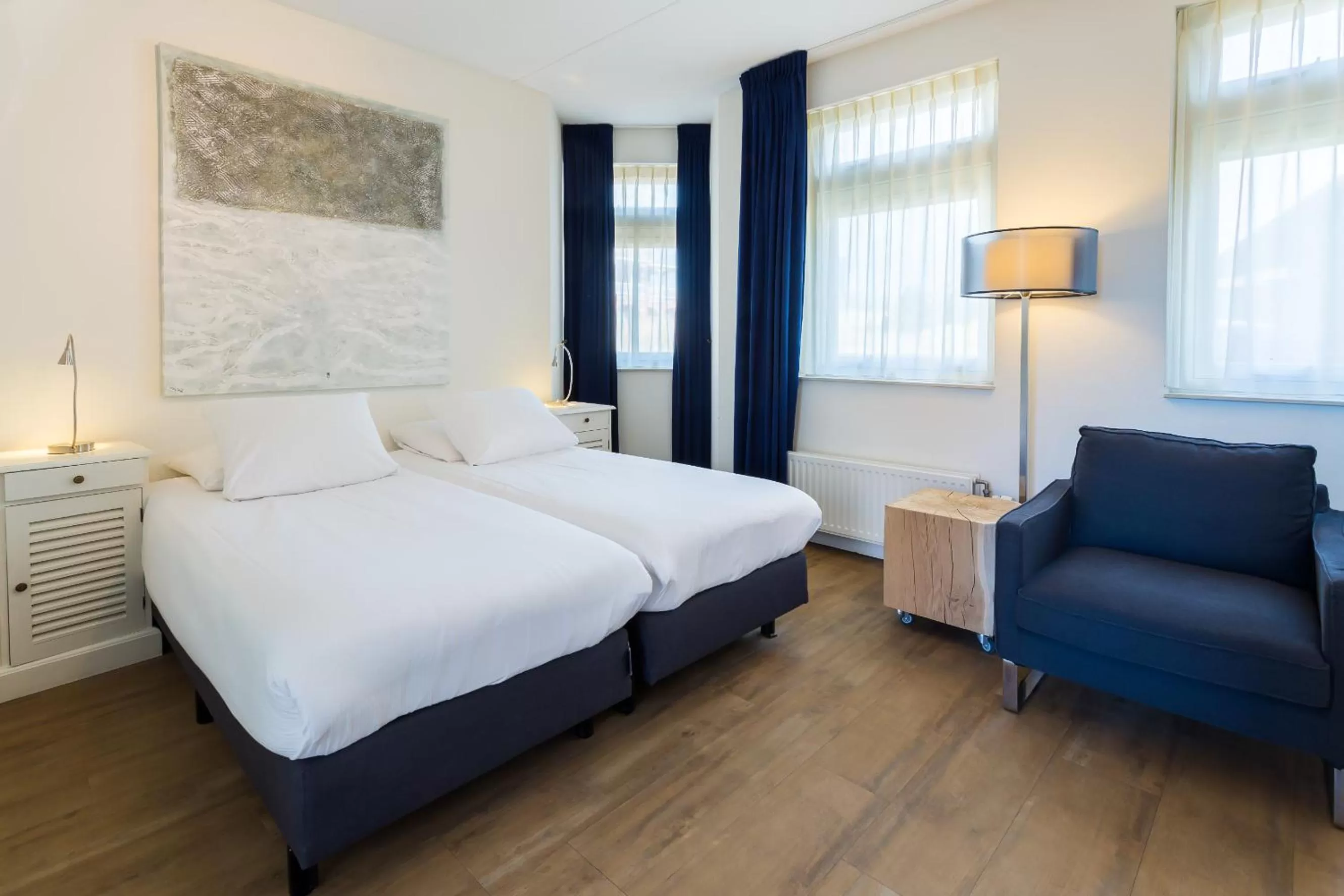 Bedroom, Bed in Strandhotel Domburg