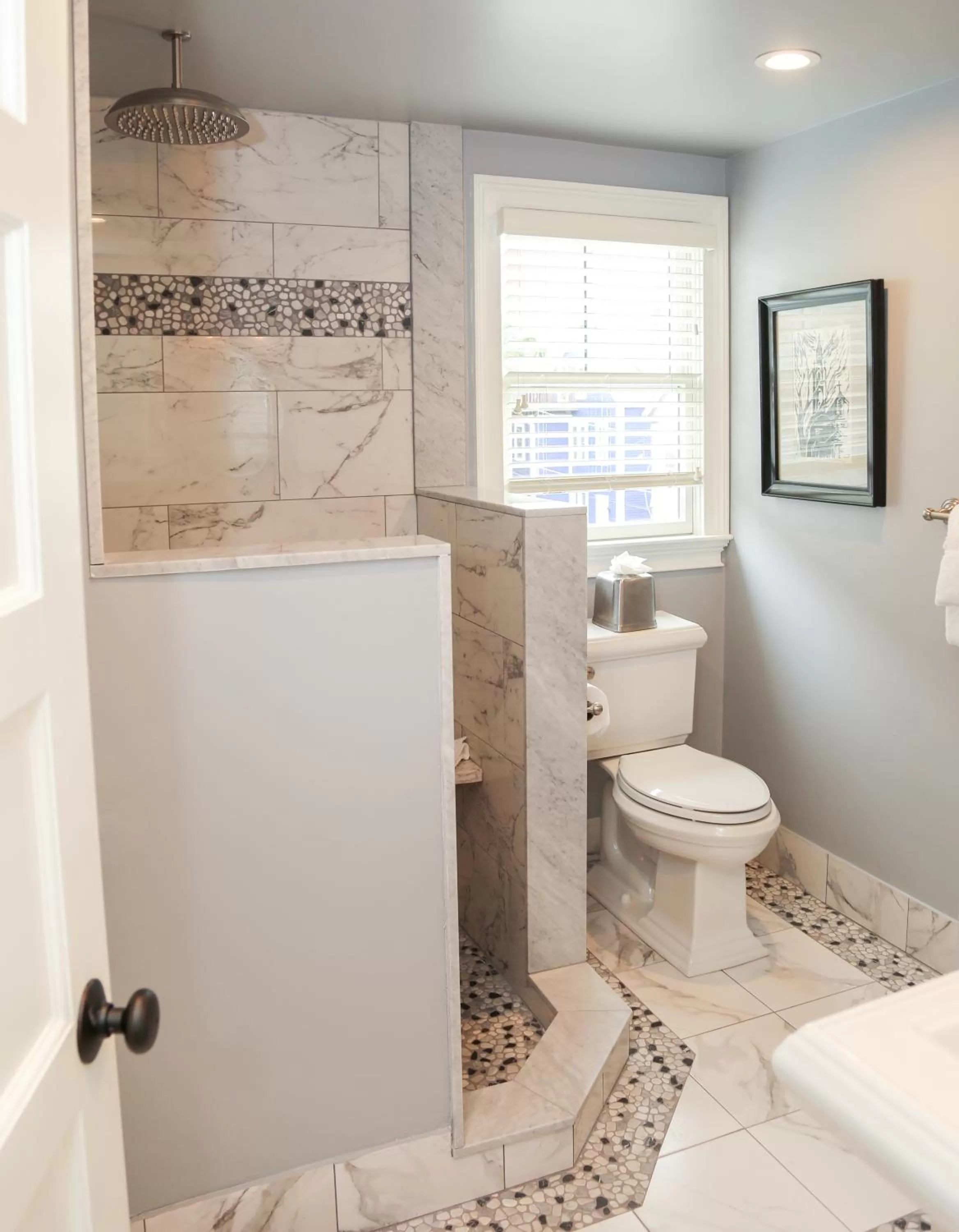 Bathroom in Almondy Inn Bed & Breakfast