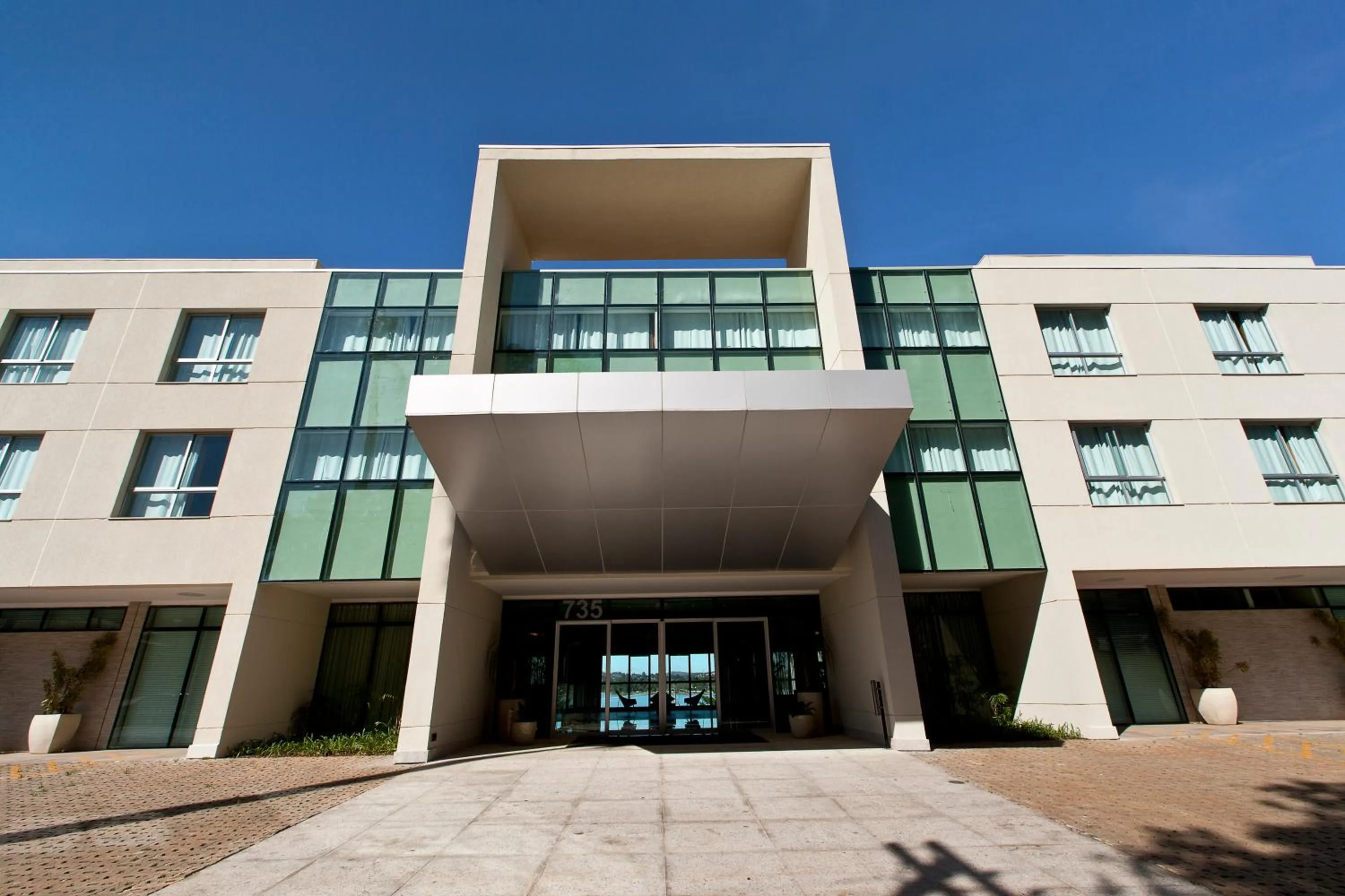 Facade/entrance, Property Building in eSuites Spa Lagoa Santa