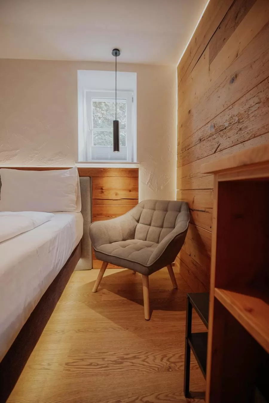 Seating area, Bed in Altstadtmittehotel Sonne