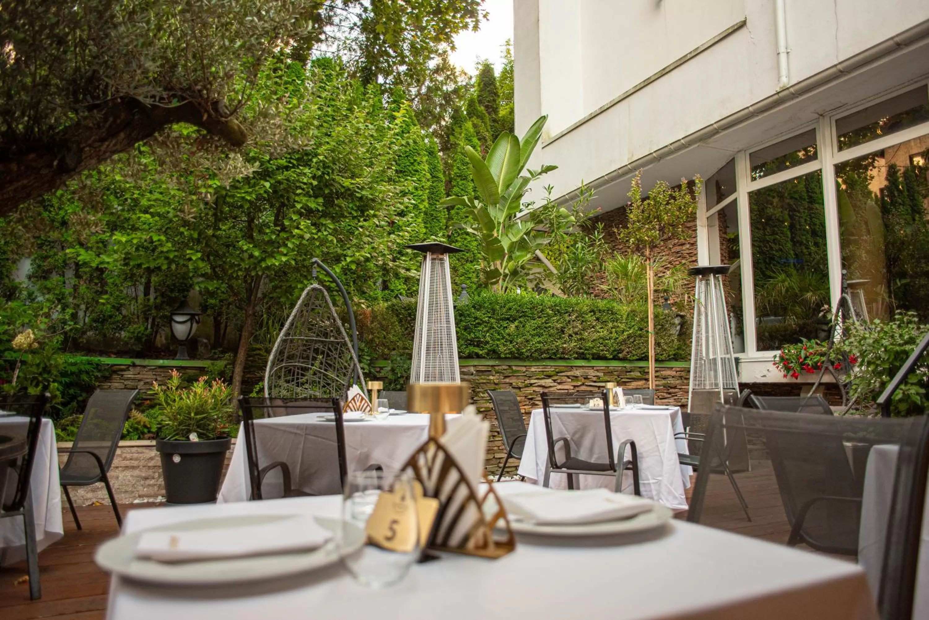 Seating area in Hotel Carpathia
