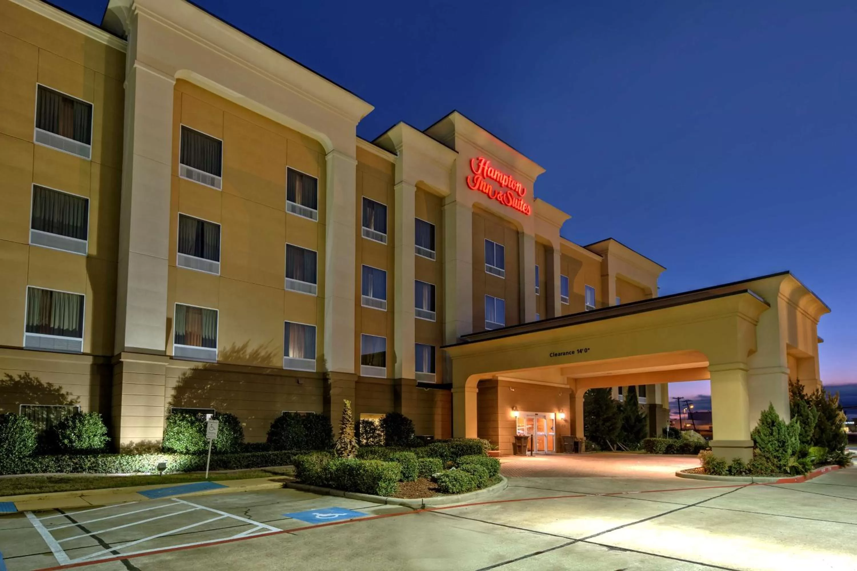 Property building in Hampton Inn & Suites Corsicana