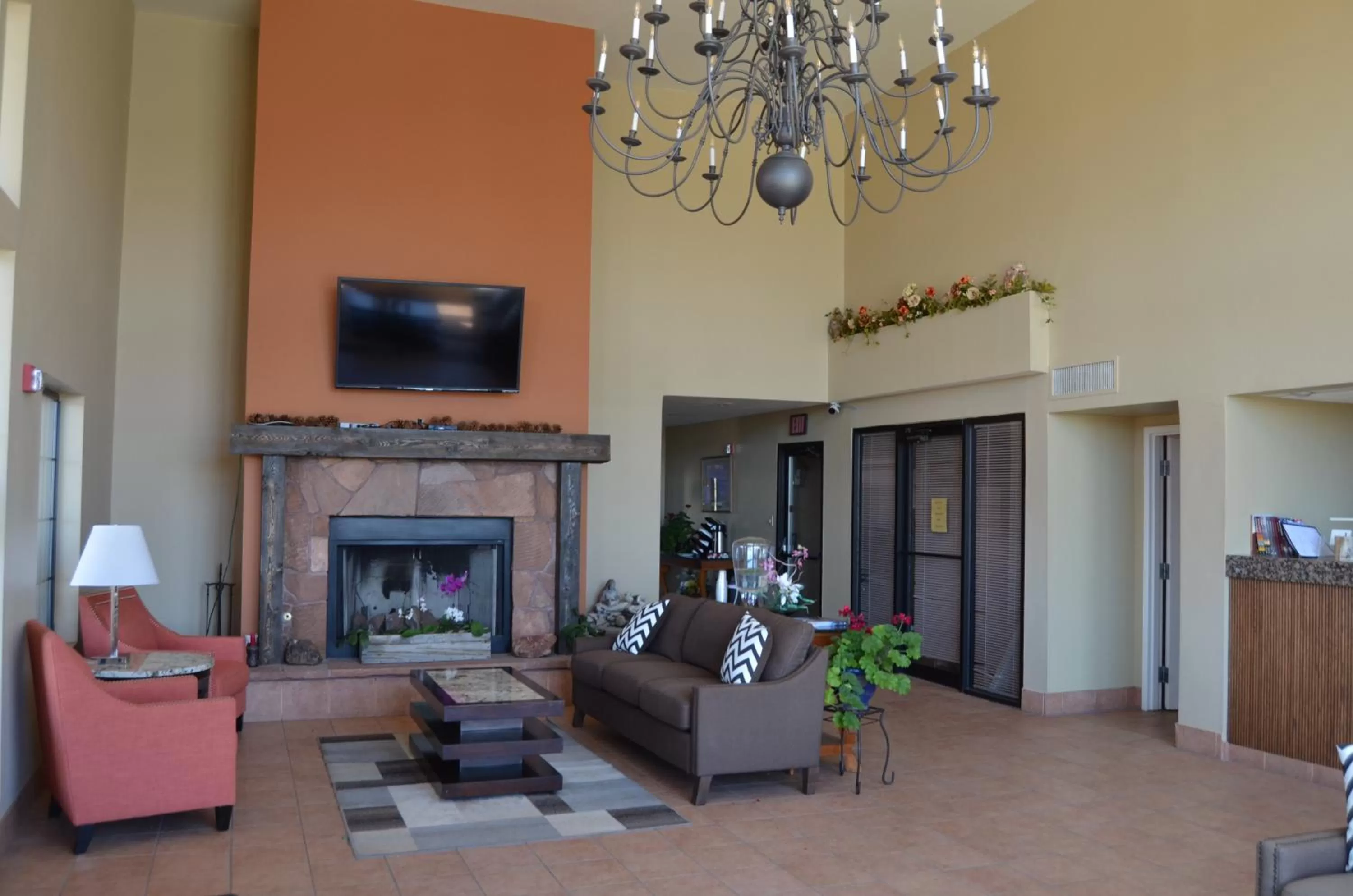 Communal lounge/ TV room in The Noor Hotel