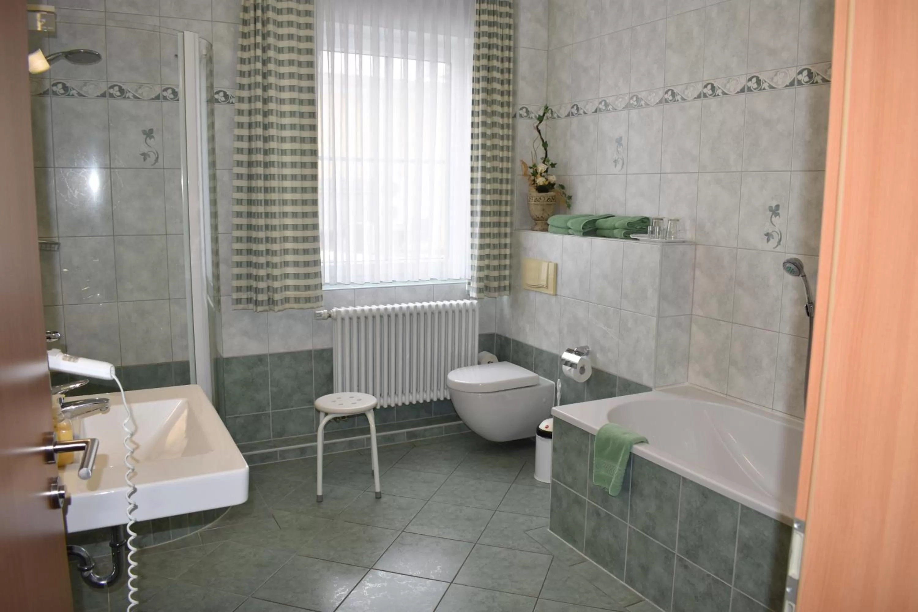 Bathroom in Hotel garni "Am Hafen"