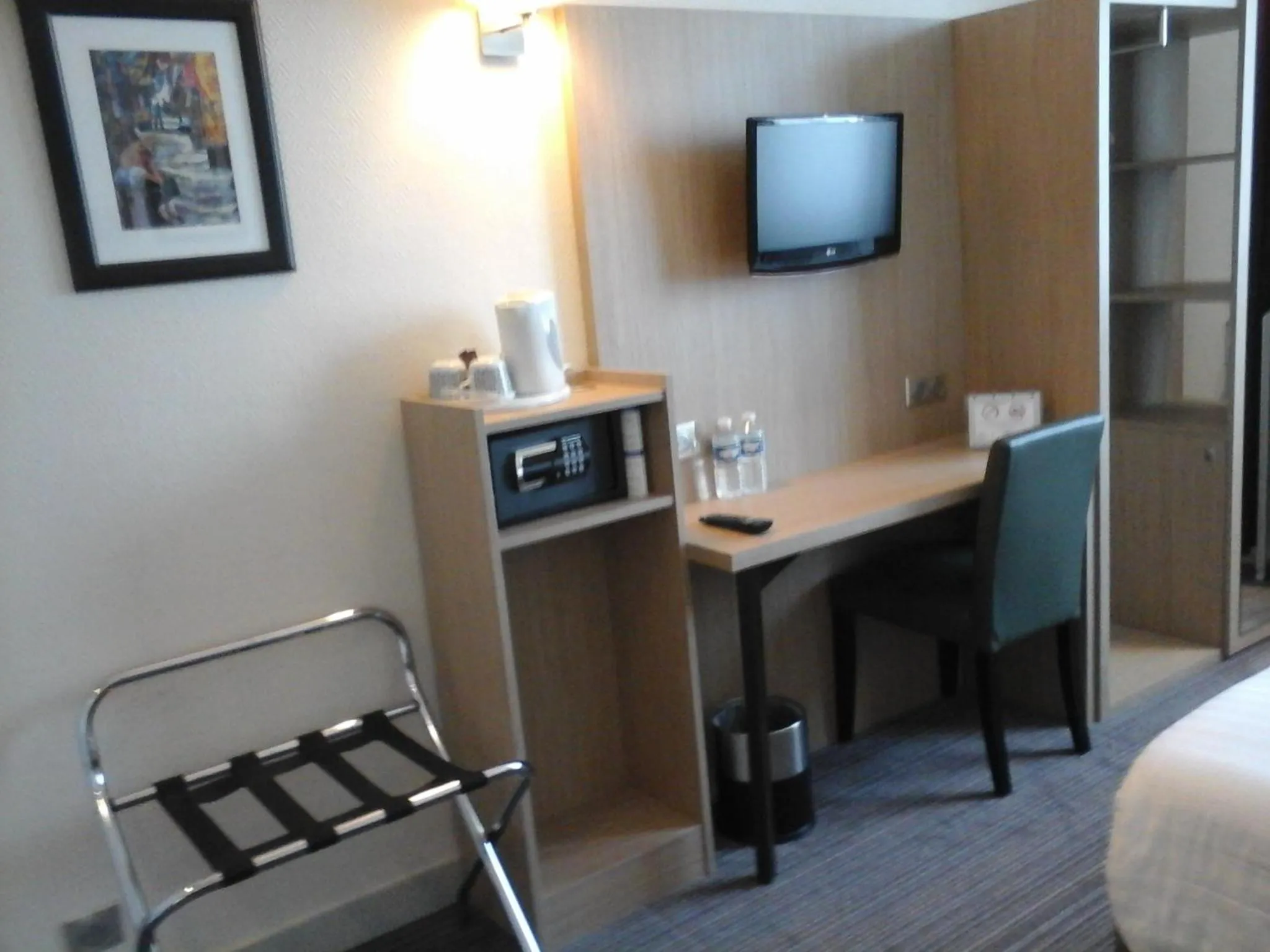 Photo of the whole room, Bed in Hôtel Carmin