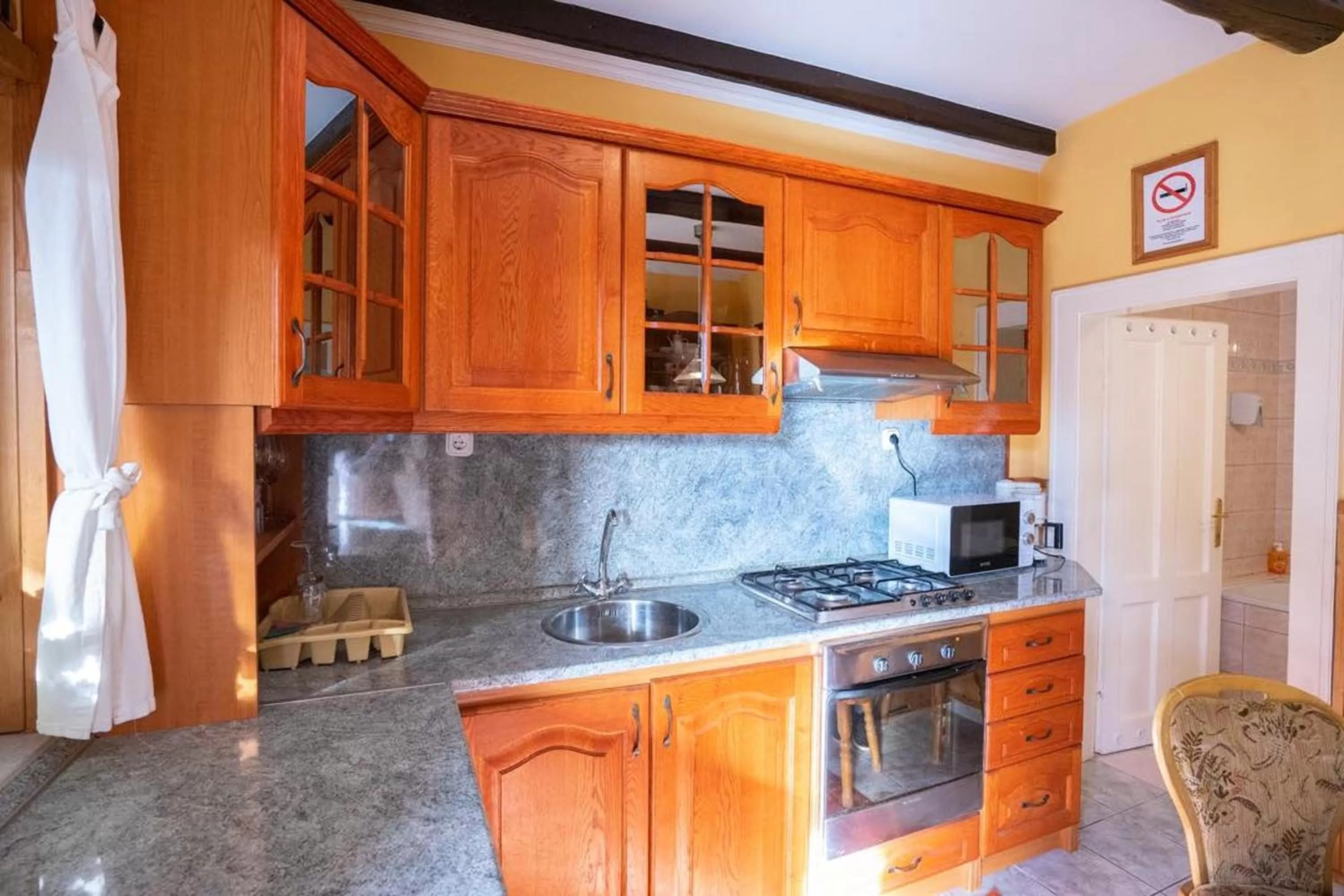 Kitchen/Kitchenette in Vadvirág Vendéglő és Panzió