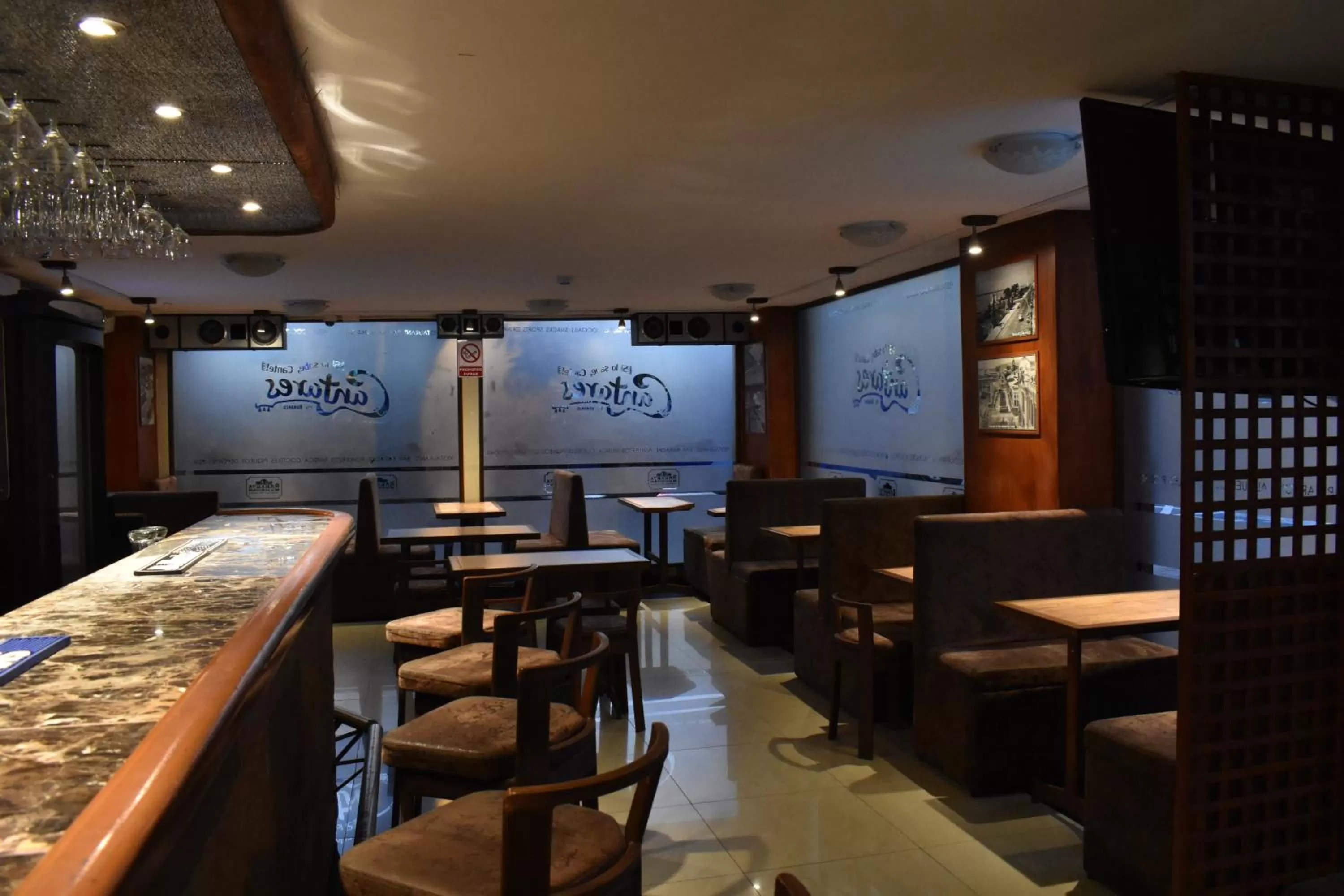 Karaoke, Restaurant/Places to Eat in Hotel Bonanza