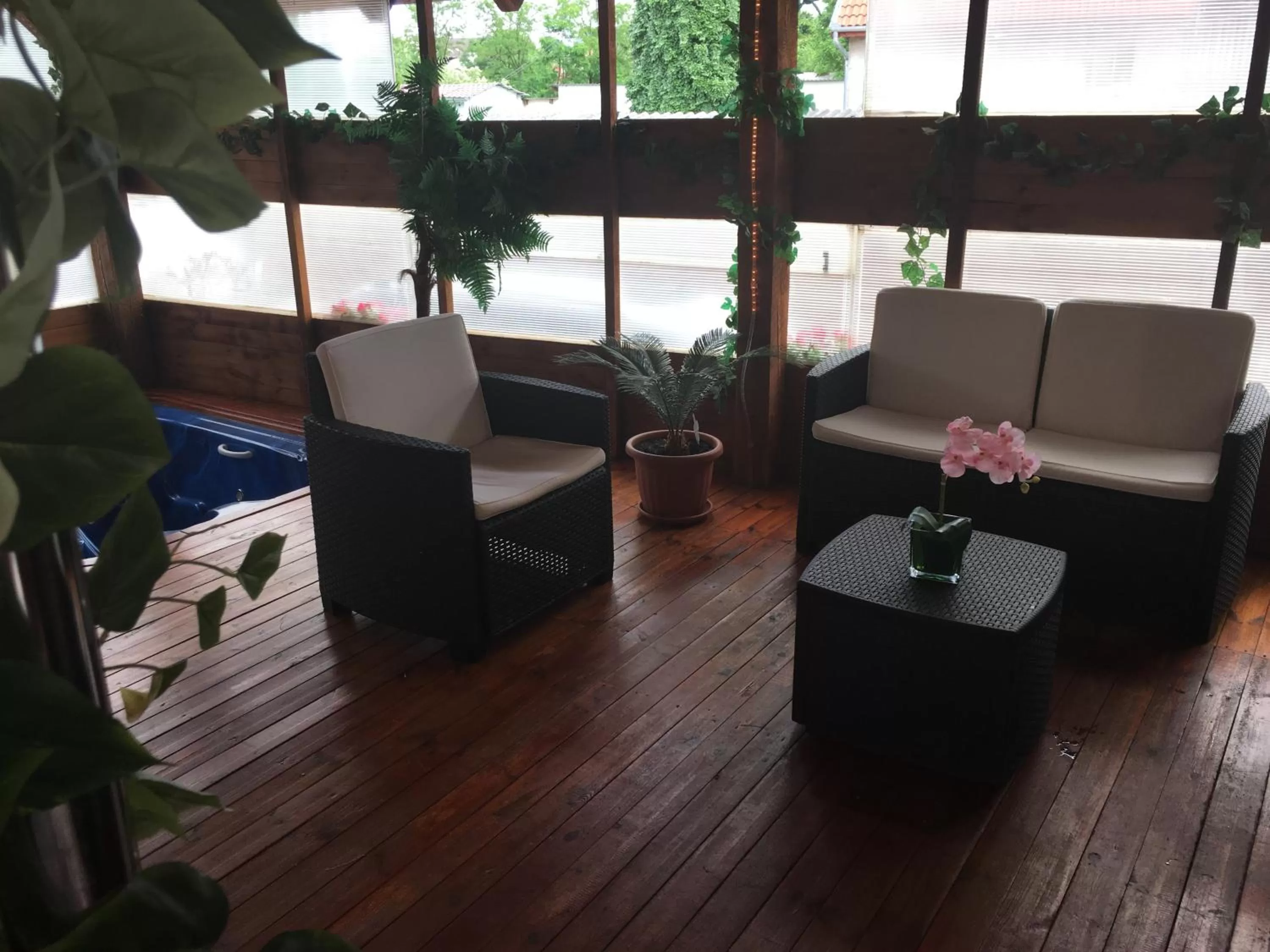 Balcony/Terrace, Lounge/Bar in Abszolút Hotel és Panzió