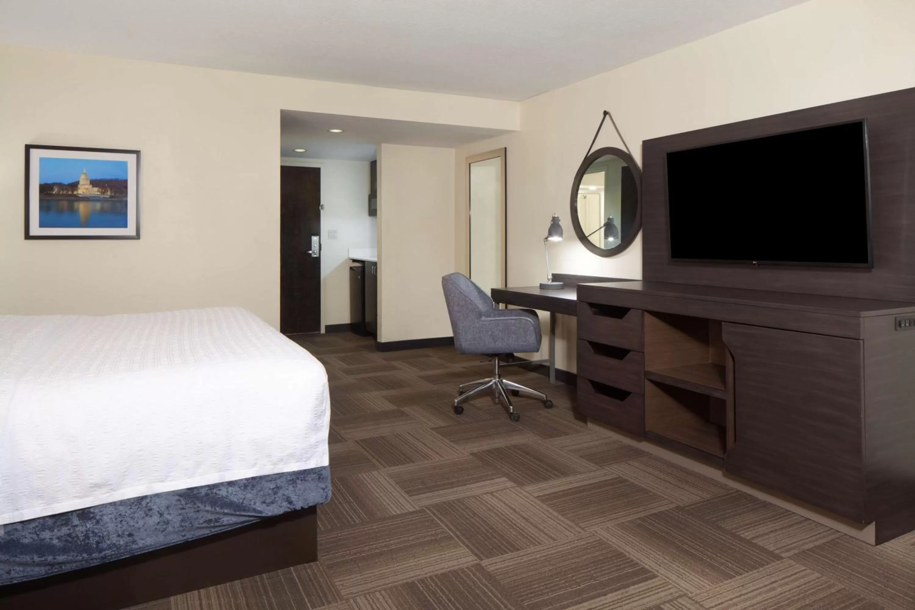  King Room - Disability Access with Roll In Shower/Non-Smoking in Hampton Inn Charleston-Southridge