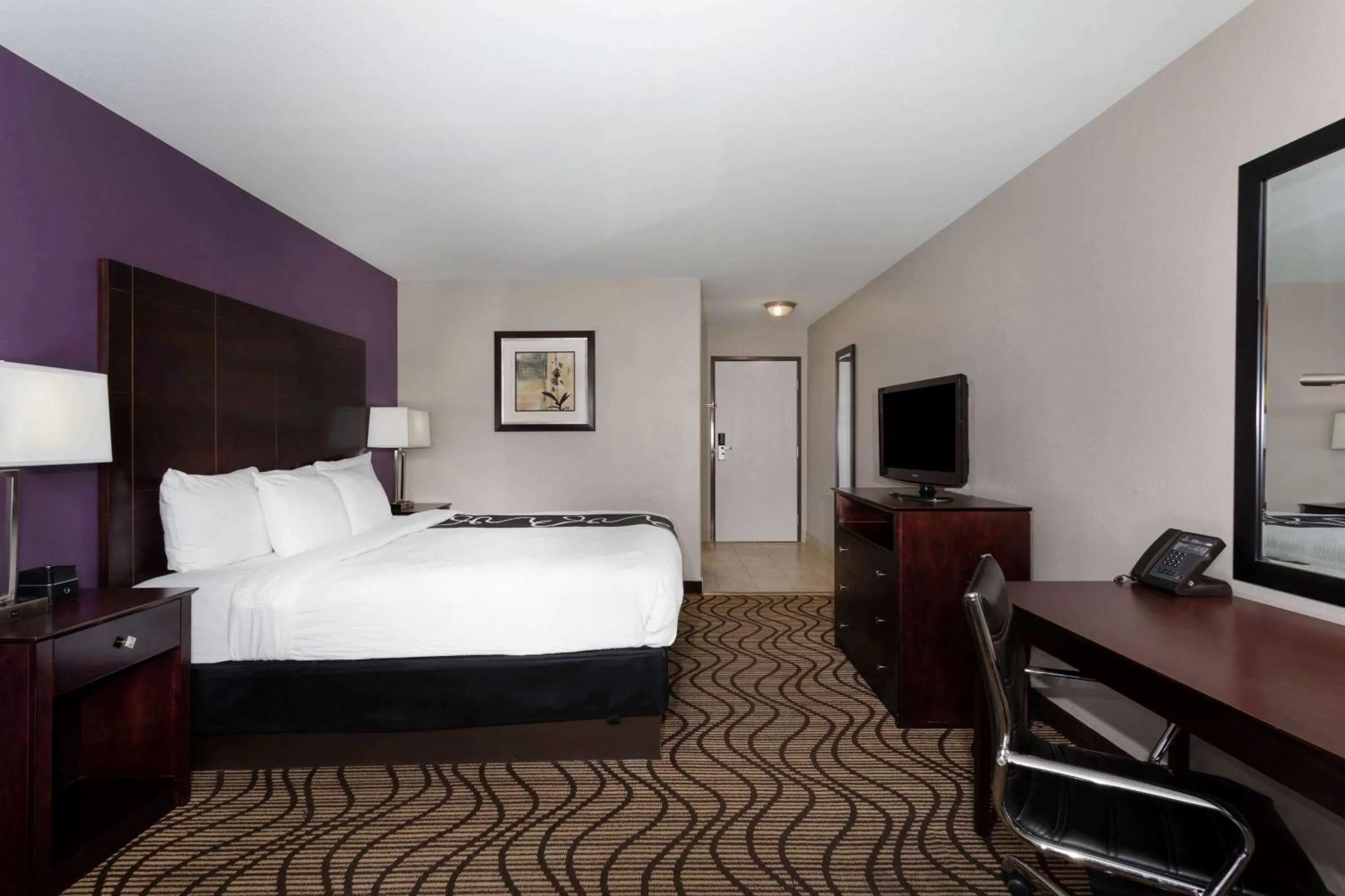 Photo of the whole room, Bed in La Quinta by Wyndham Henderson-Northeast Denver