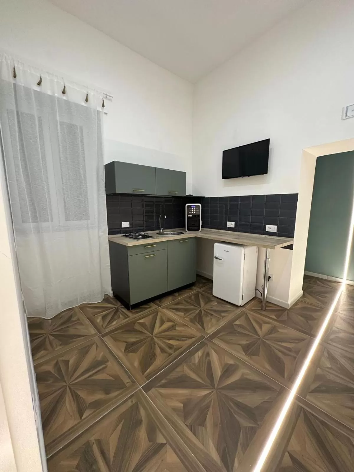 Communal lounge/ TV room, Kitchen/Kitchenette in San Ferdinando suite room