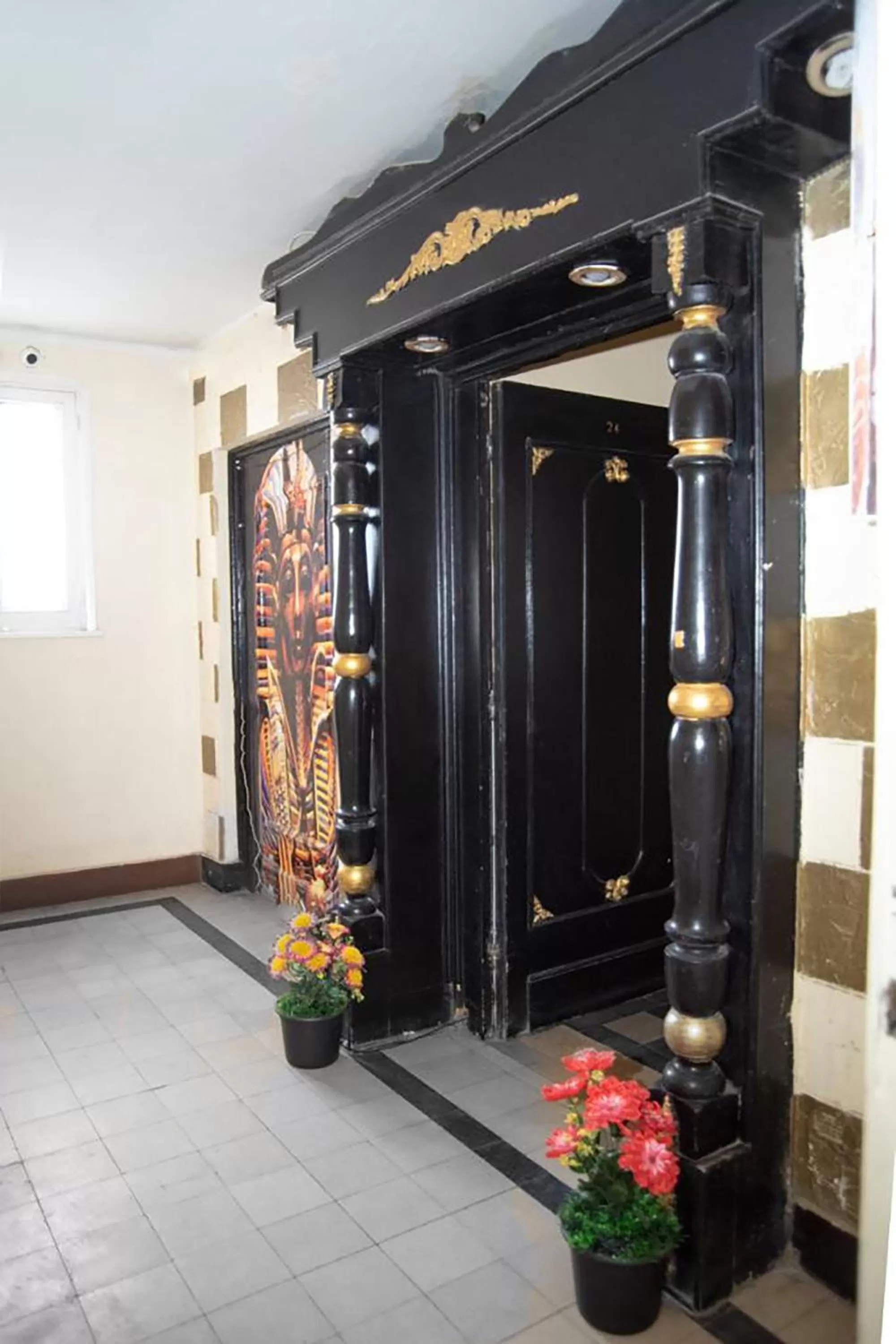 Facade/entrance in Castle Hotel