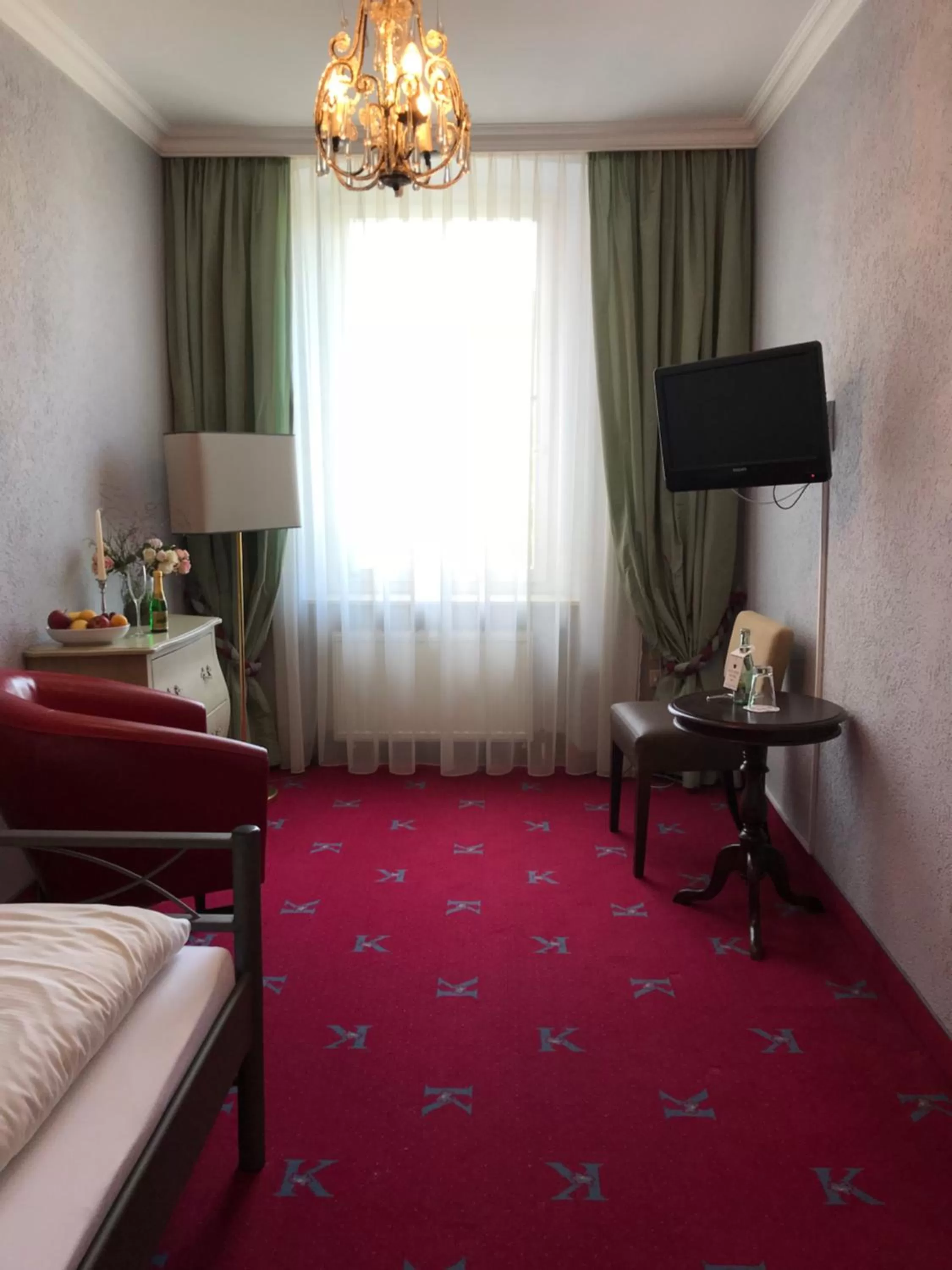 TV and multimedia, TV/Entertainment Center in Hotel Krone am Park
