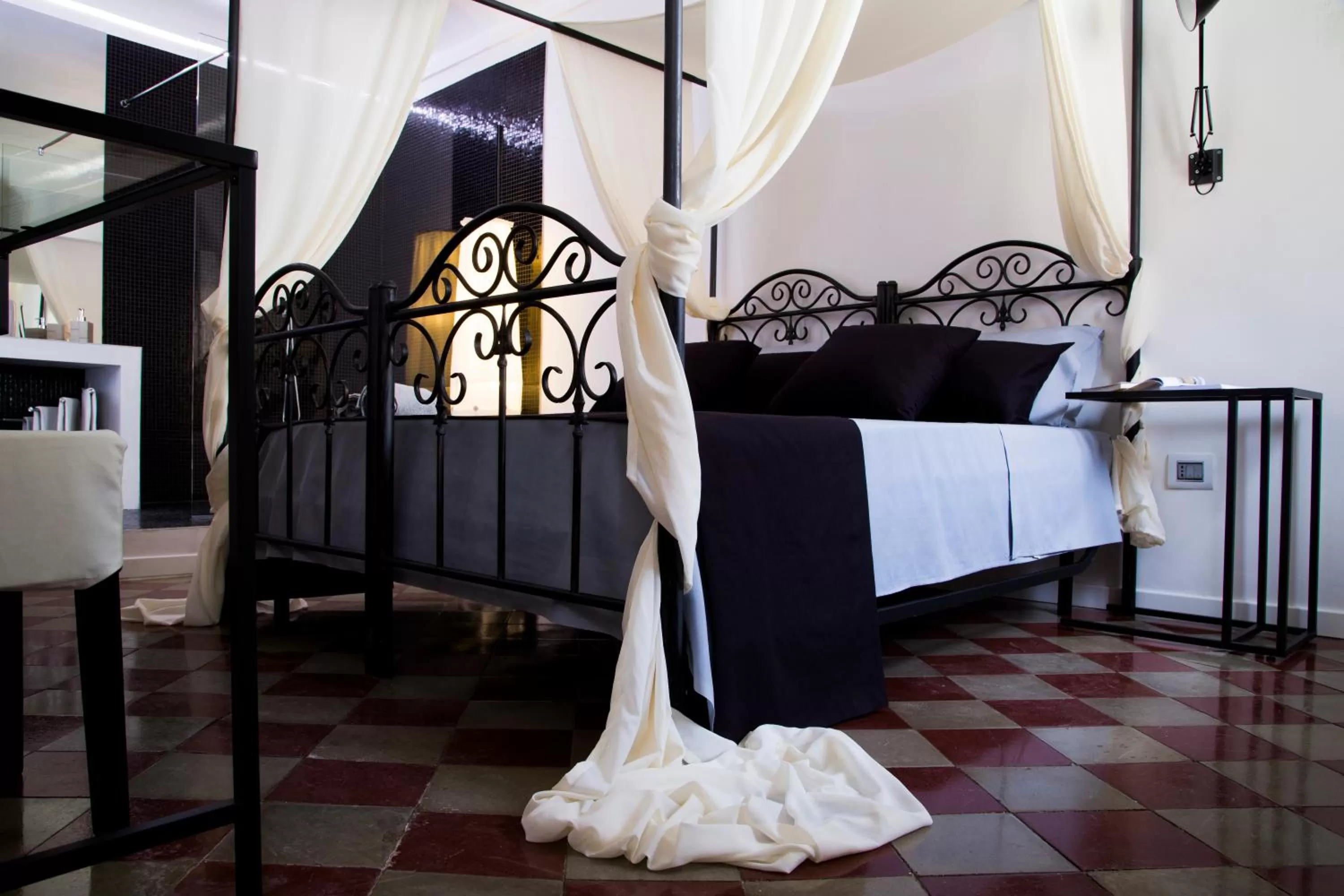 Photo of the whole room, Bed in Community Rooms & Wine