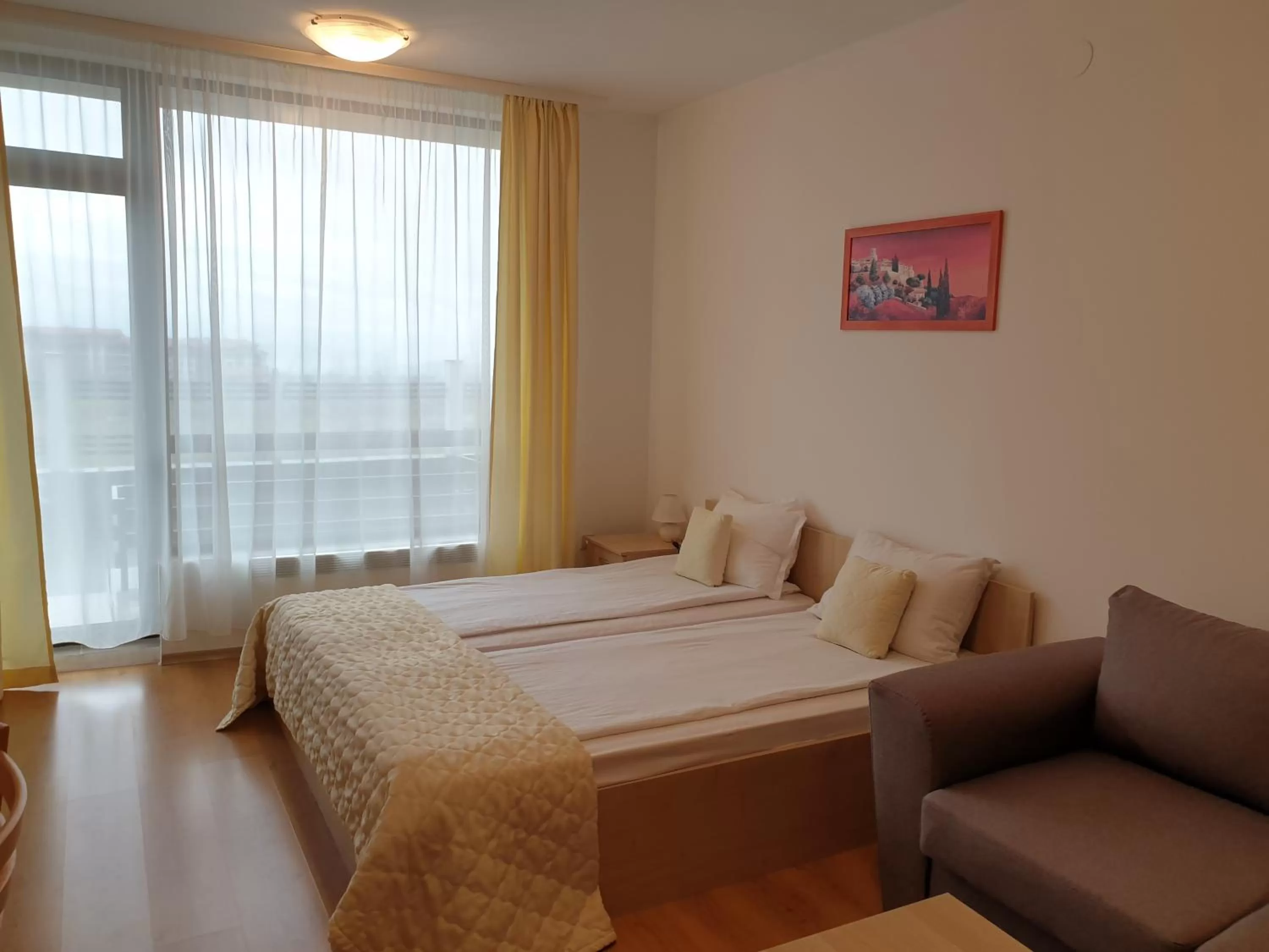 Bed in Private Studio in Aspen Golf and Ski Resort