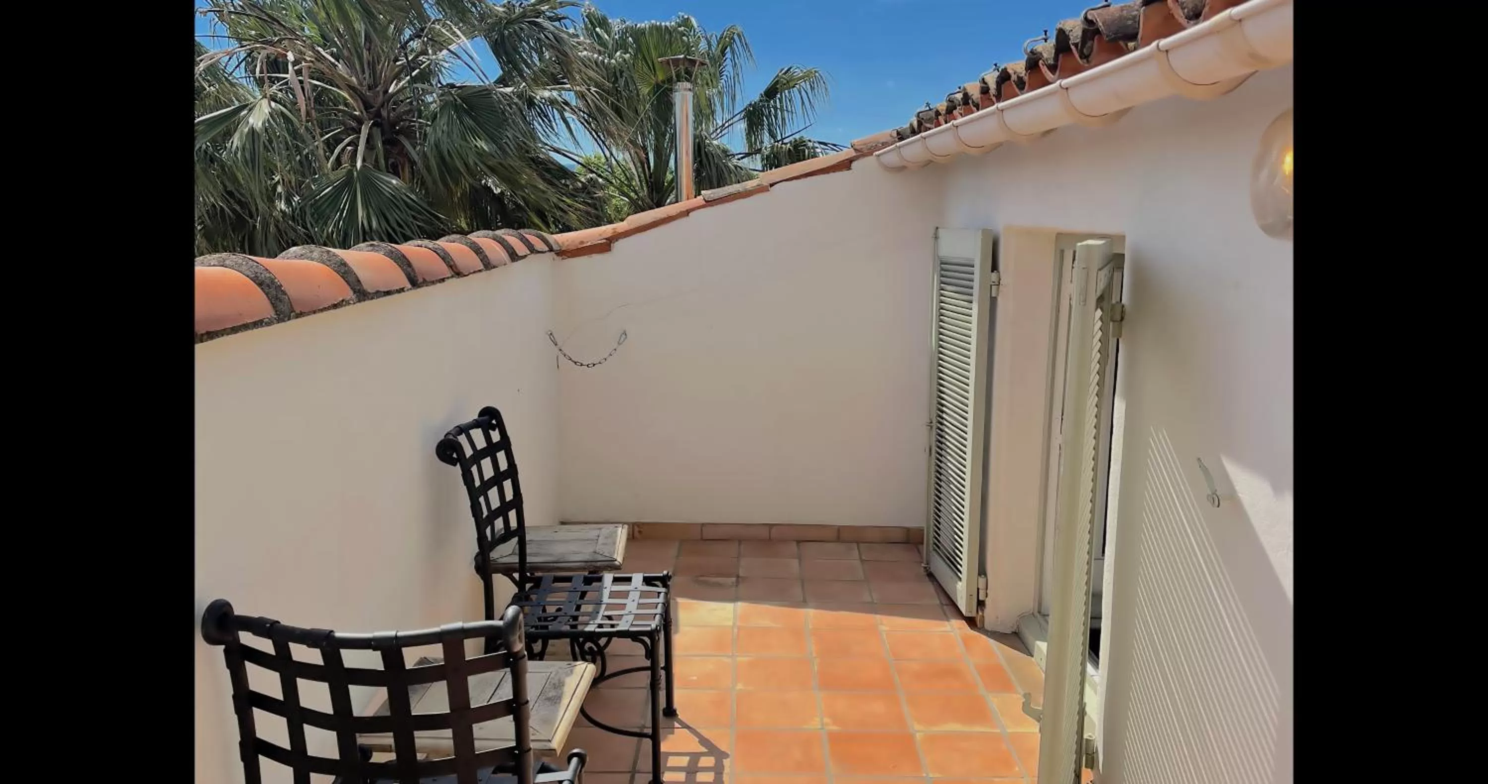 Patio in Hôtel l'Arena