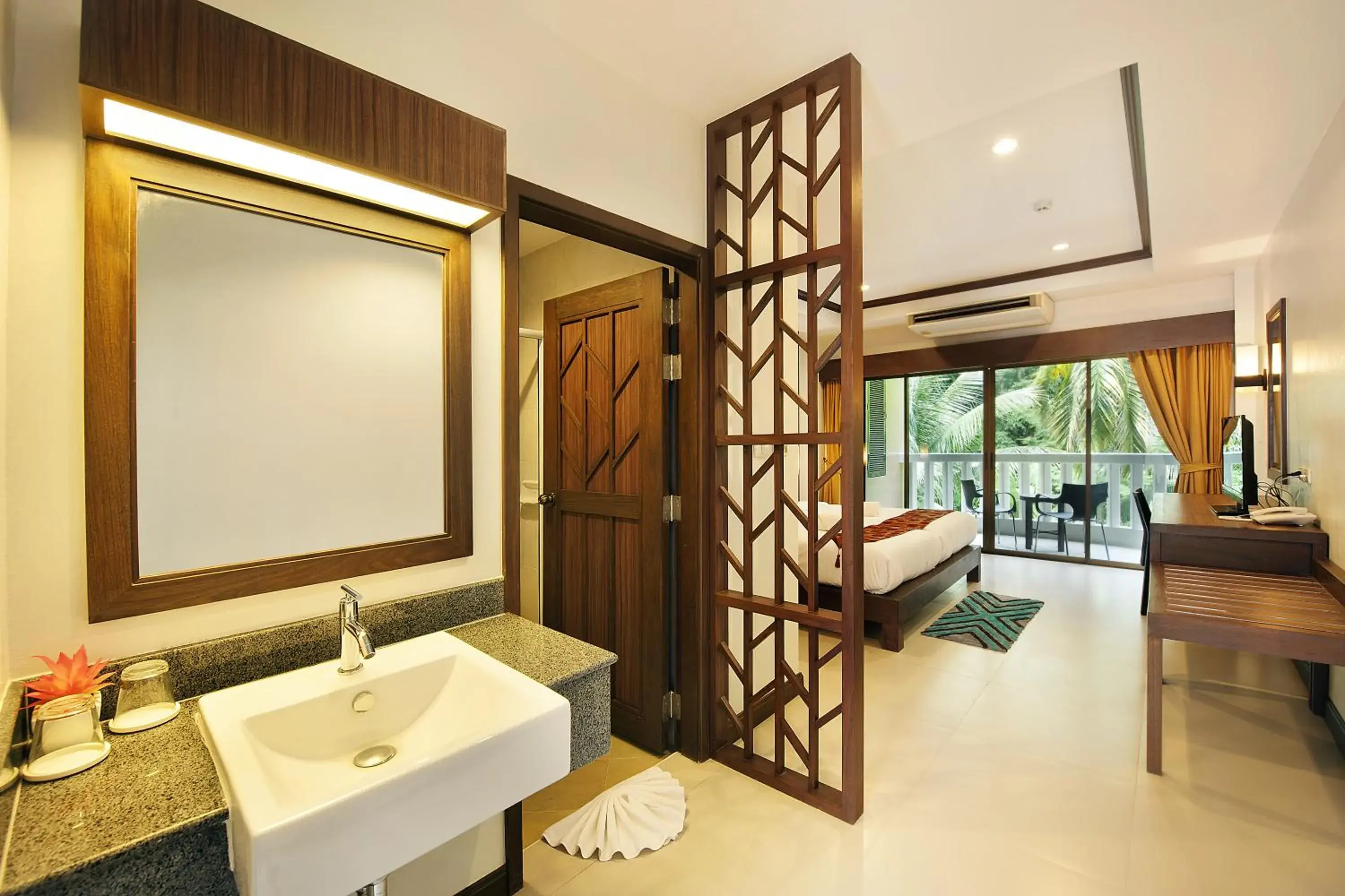 Deluxe Double Room in Ratana Hill Patong Deluxe Double Room in Ratana Hill Patong