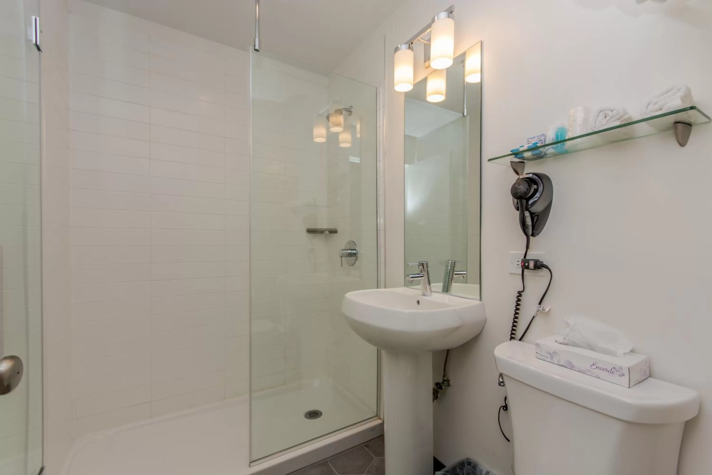 Bathroom in Ohio House Motel