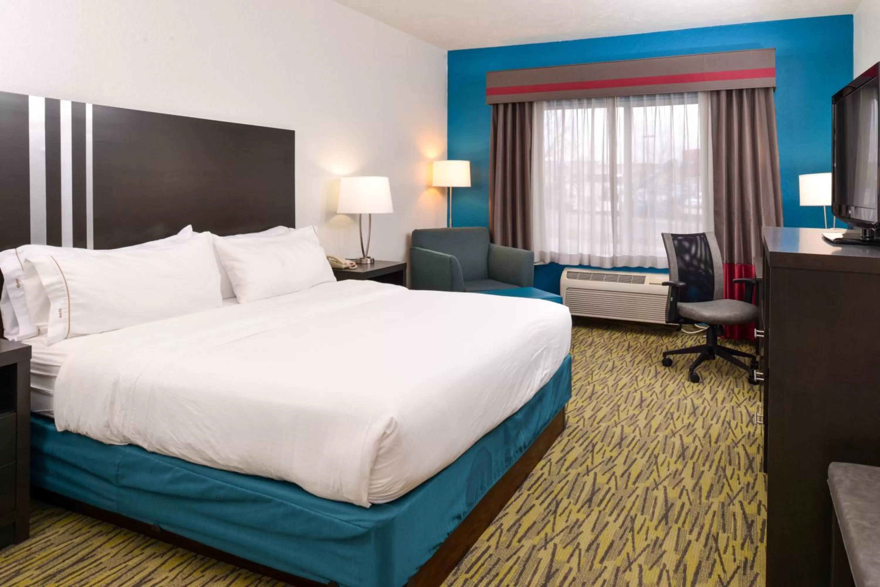 Photo of the whole room in Holiday Inn Express Hotel & Suites Omaha West by IHG