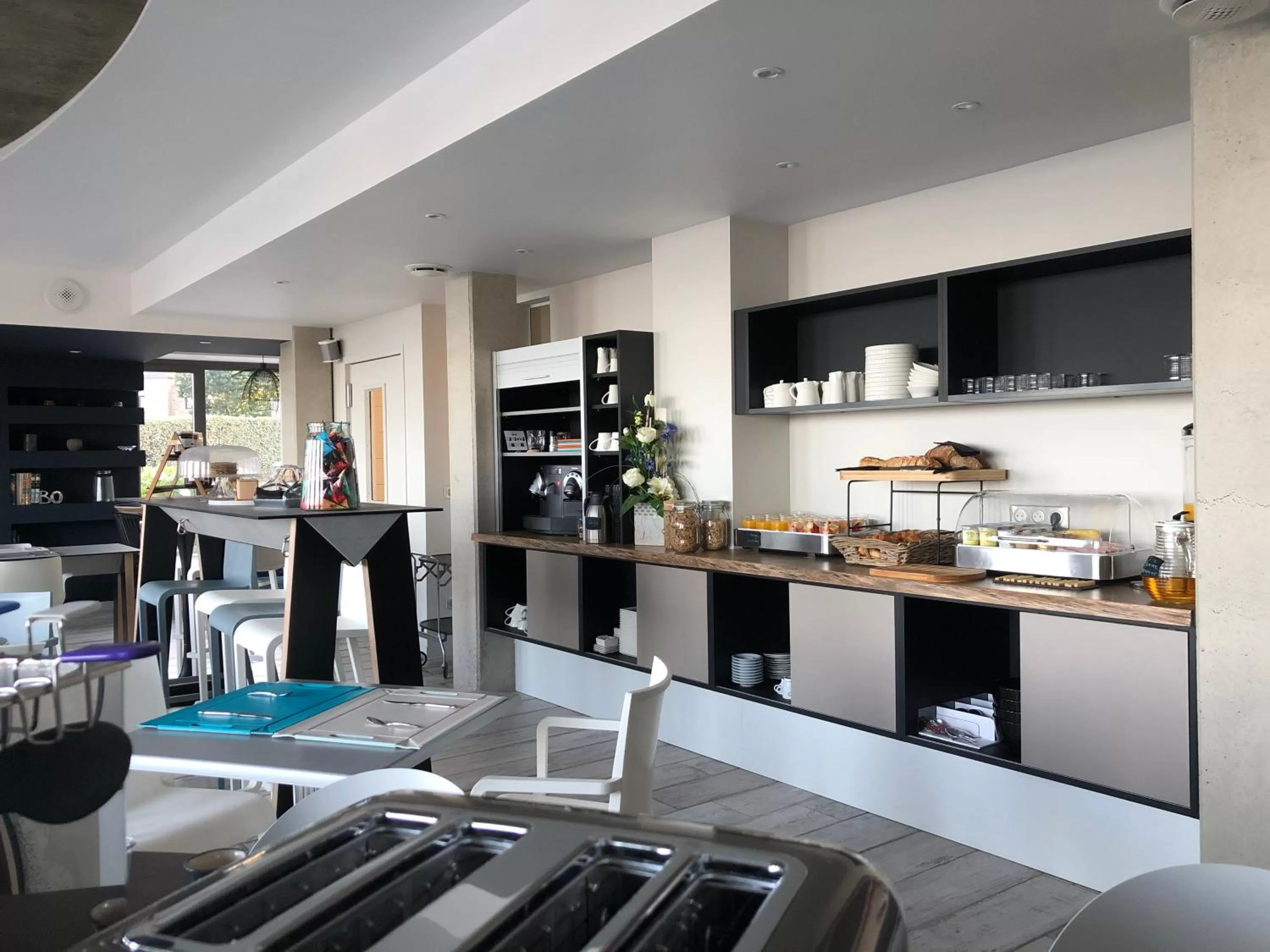 Buffet breakfast in Pavillon de la plage