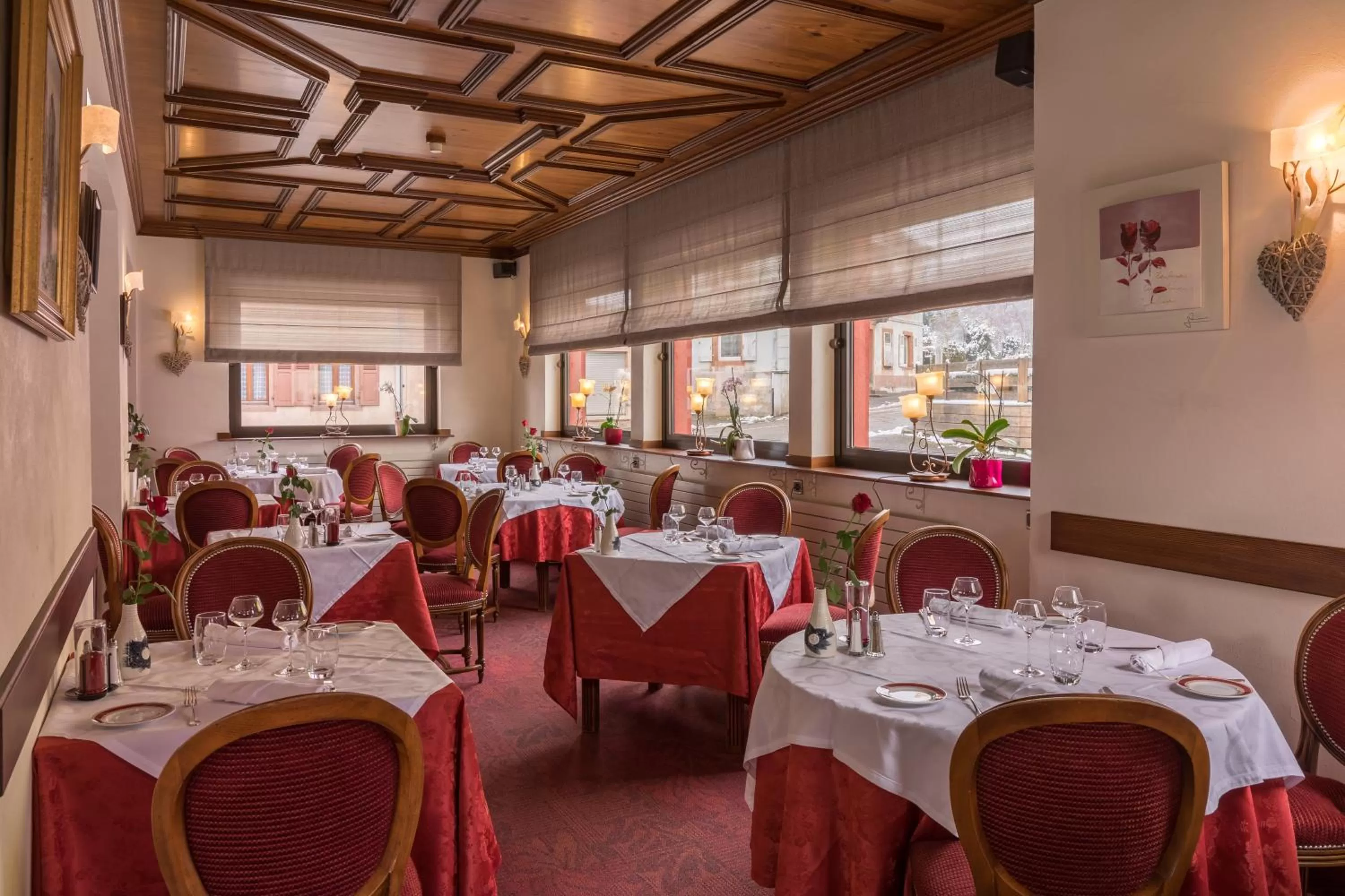 Restaurant/places to eat in Logis Hostellerie Motel Au Bois Le Sire