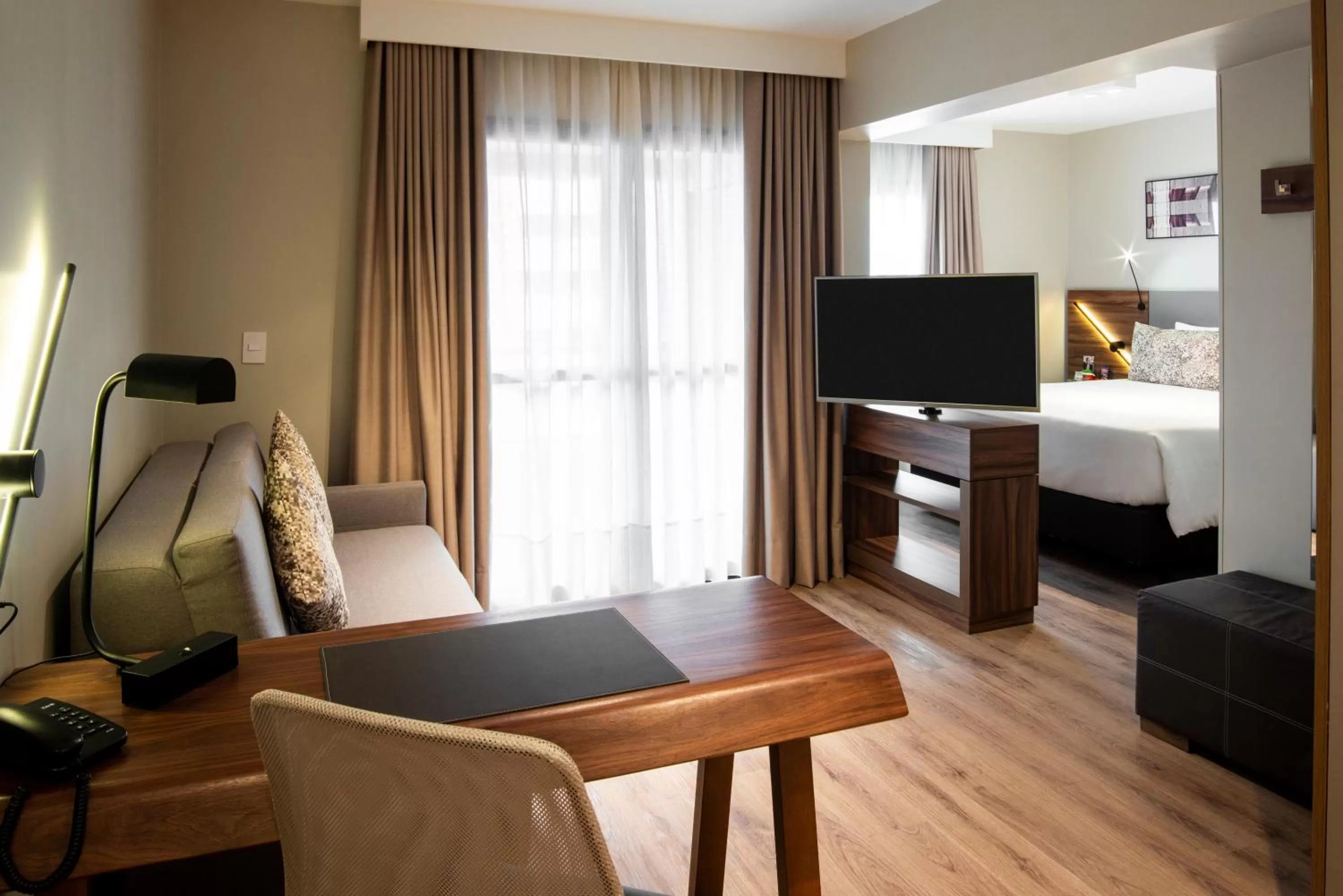 Living room, Bed in Mercure Curitiba Batel