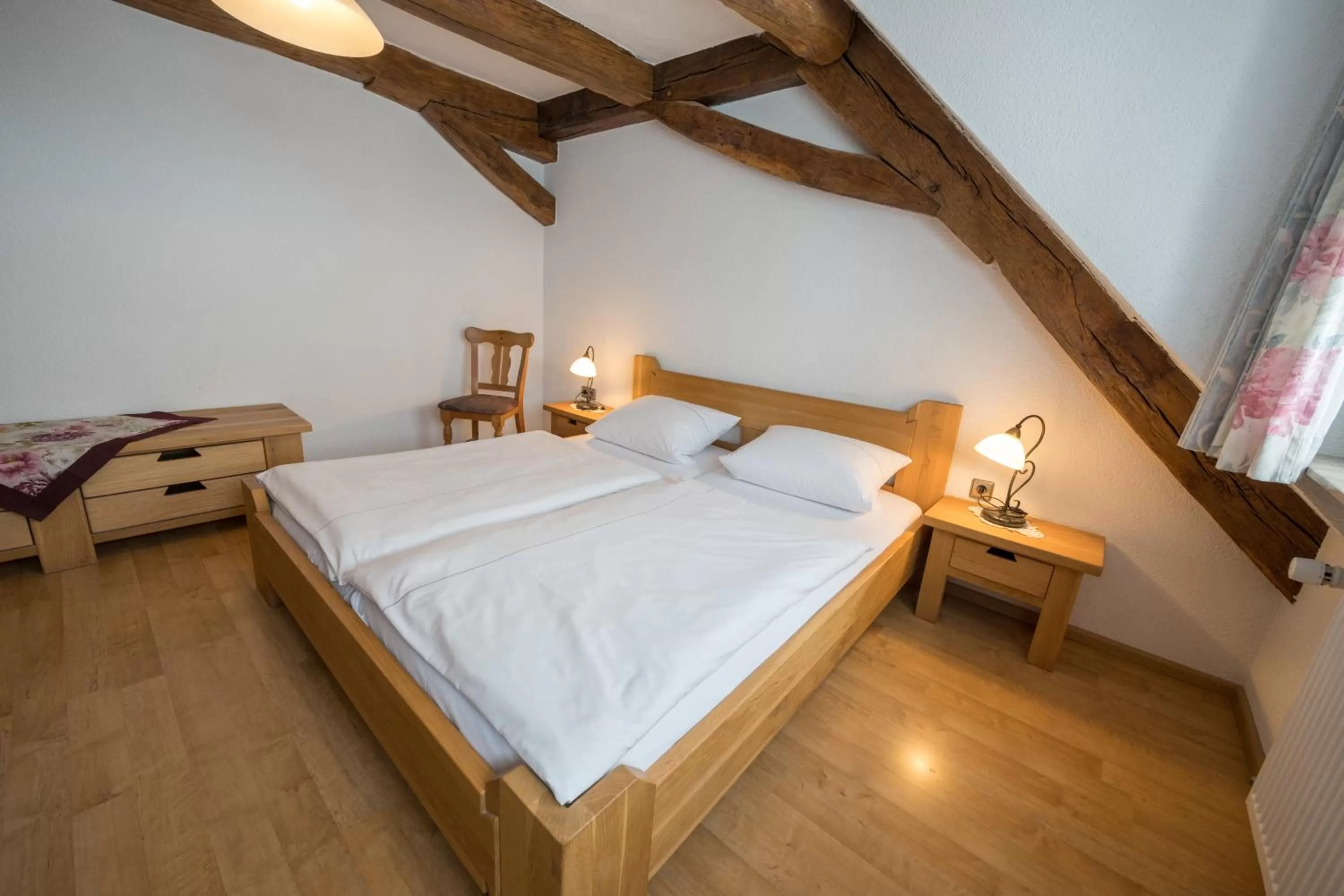 Photo of the whole room, Bed in Der Adler