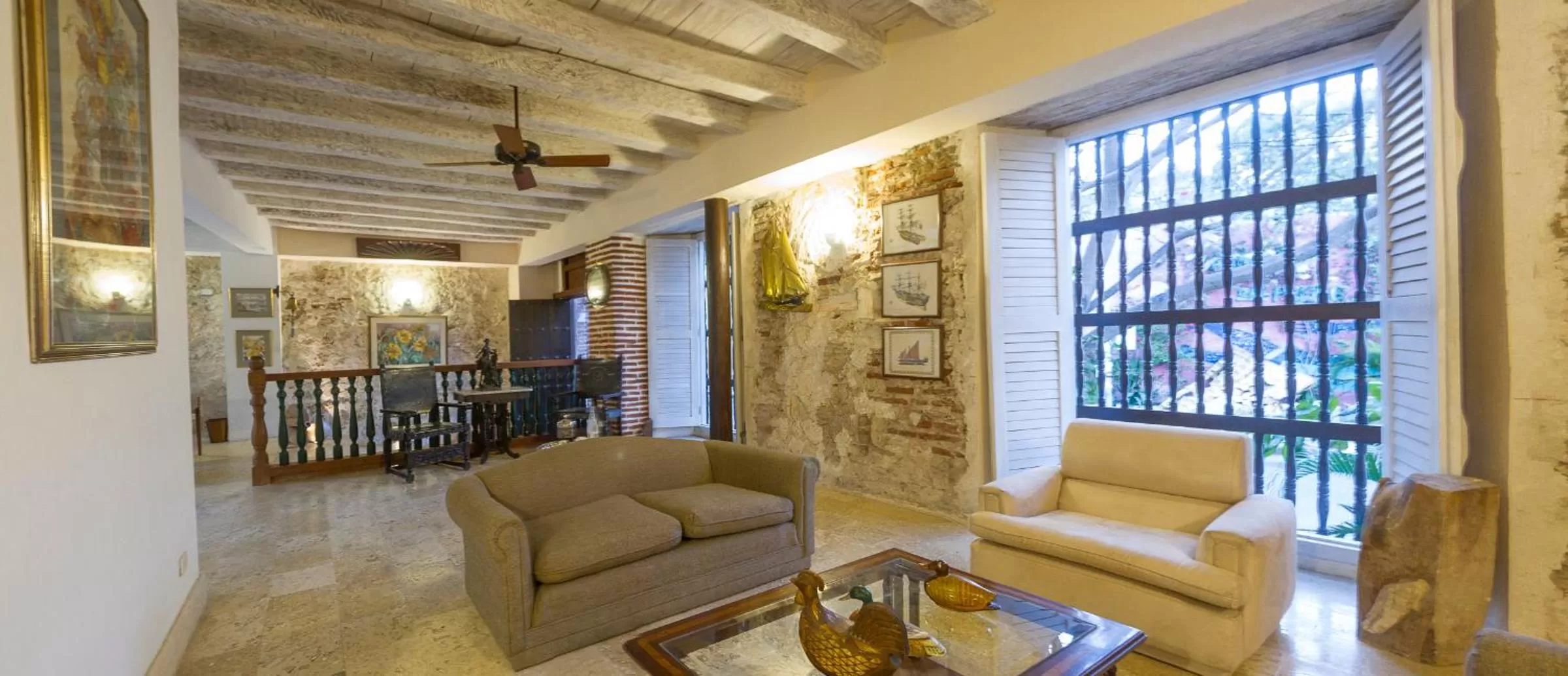 Communal lounge/ TV room in Casa Pizarro Hotel Boutique