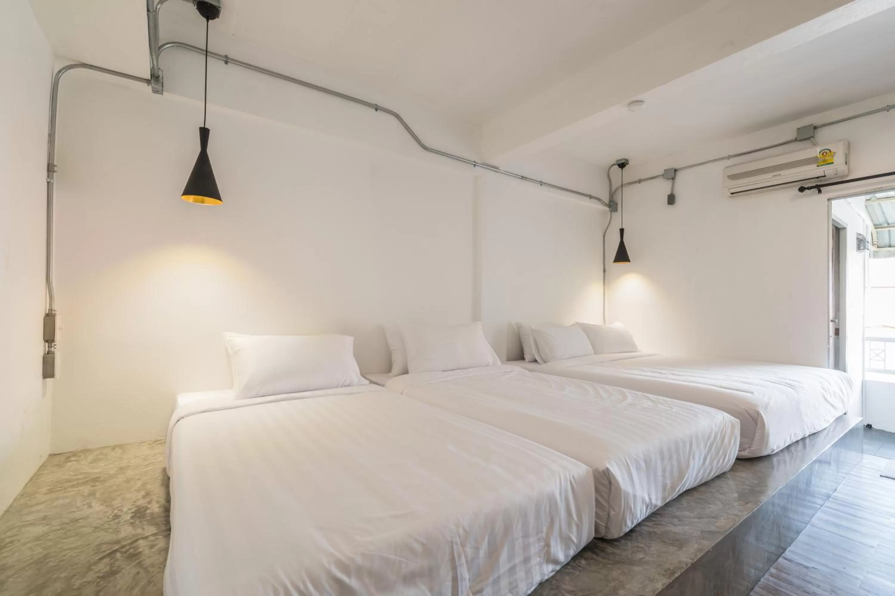 Bed in Your Space Hotel Prasingh