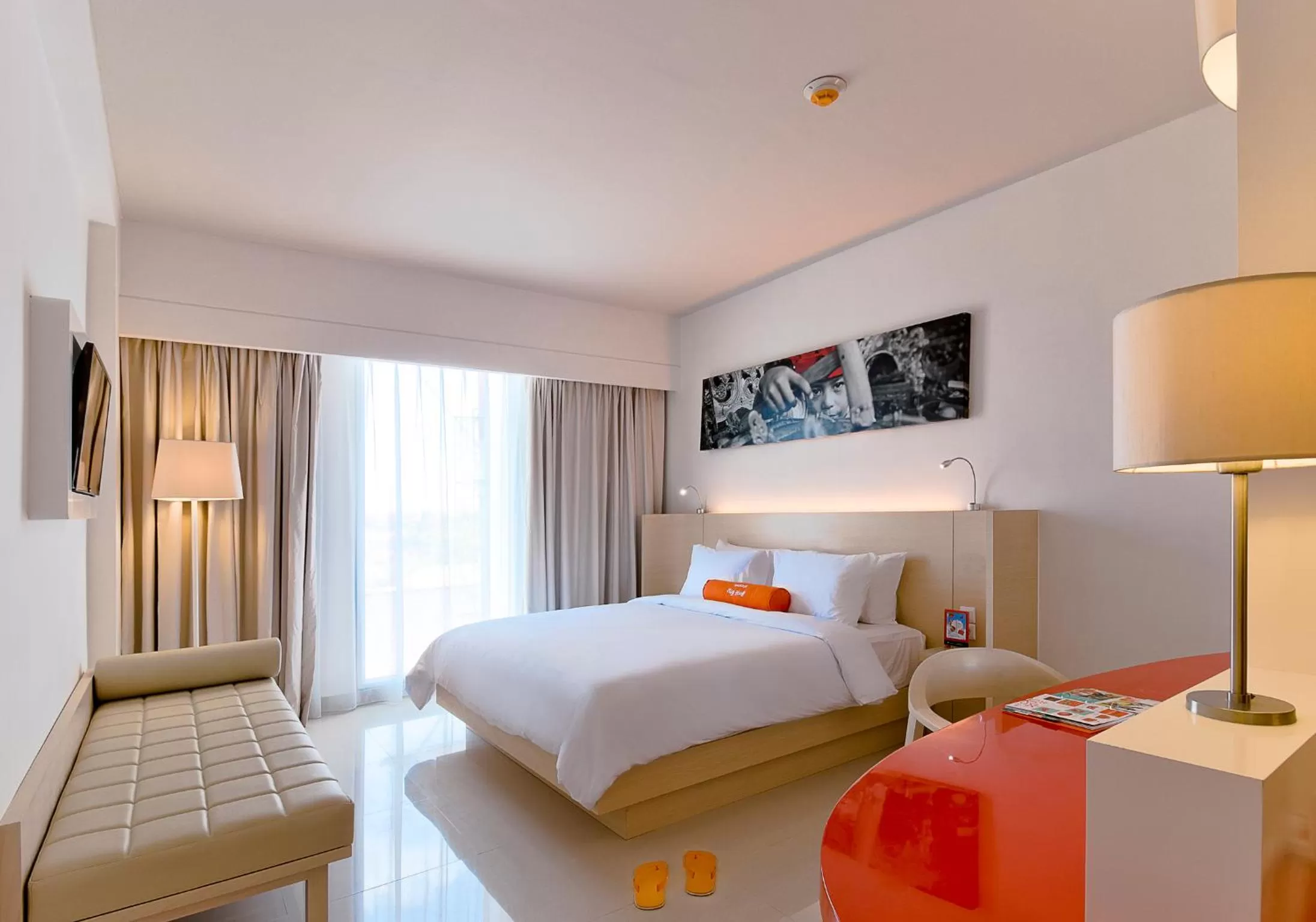 Living room, Bed in HARRIS Hotel and Conventions Denpasar Bali