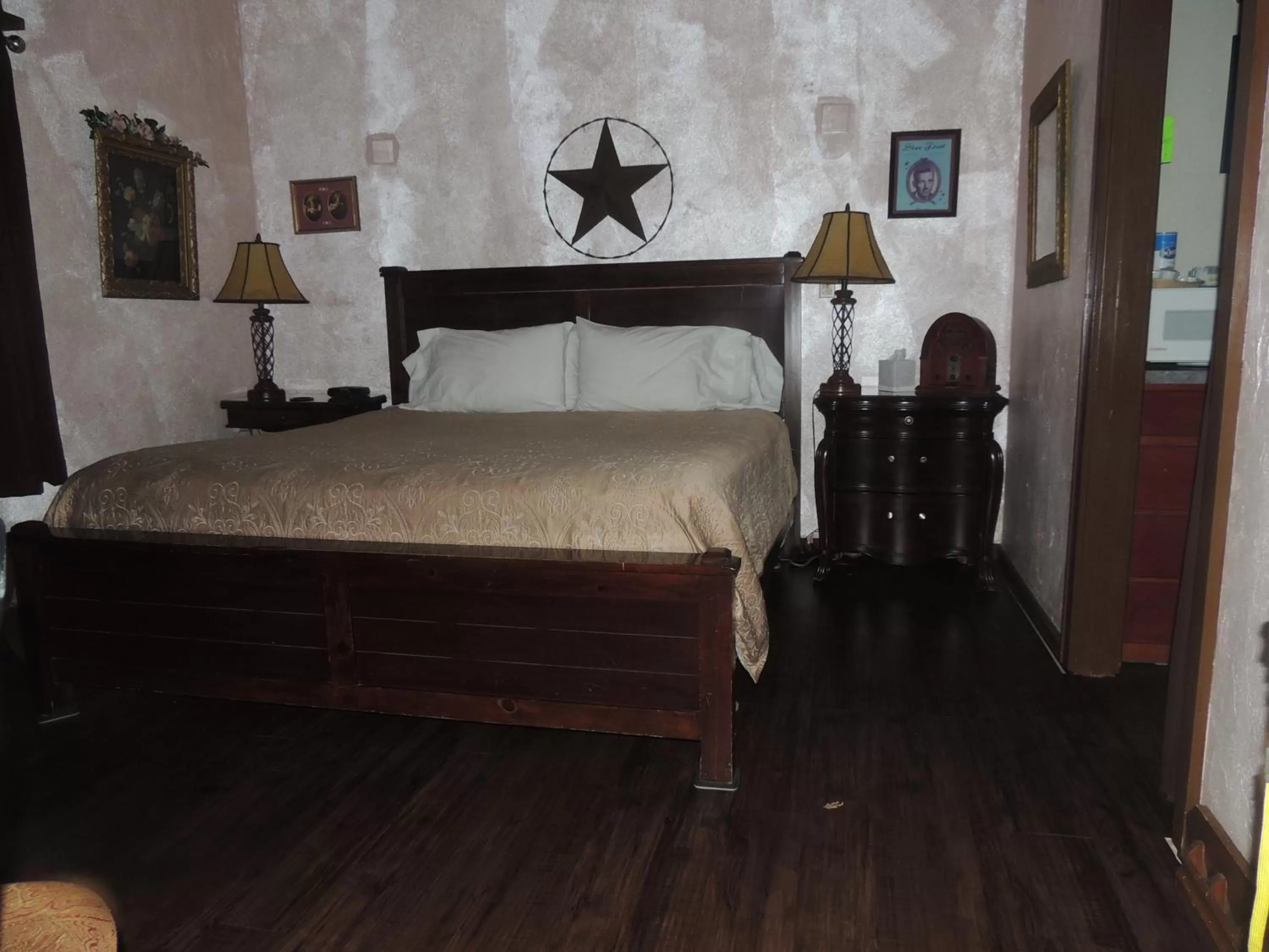 Deluxe Room in The Whispering Pines Inn