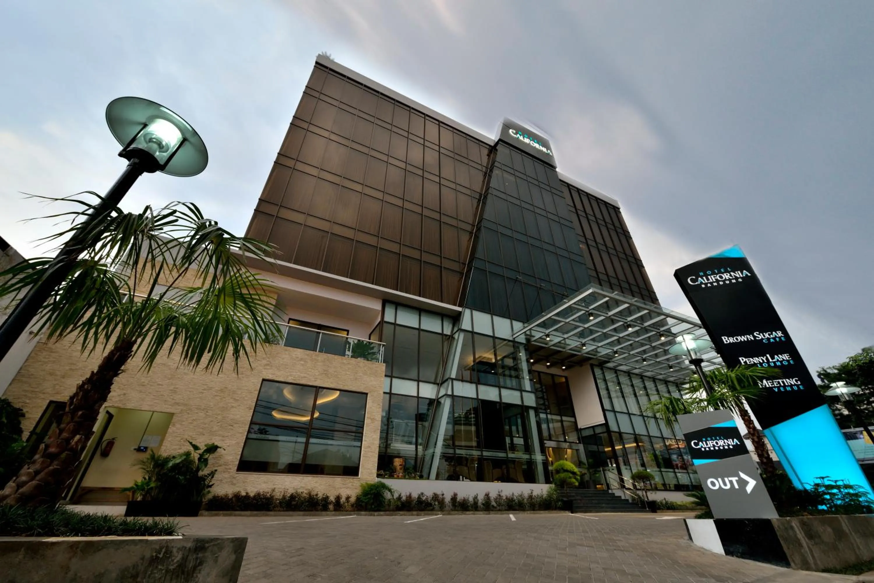 Facade/entrance in Hotel California Bandung