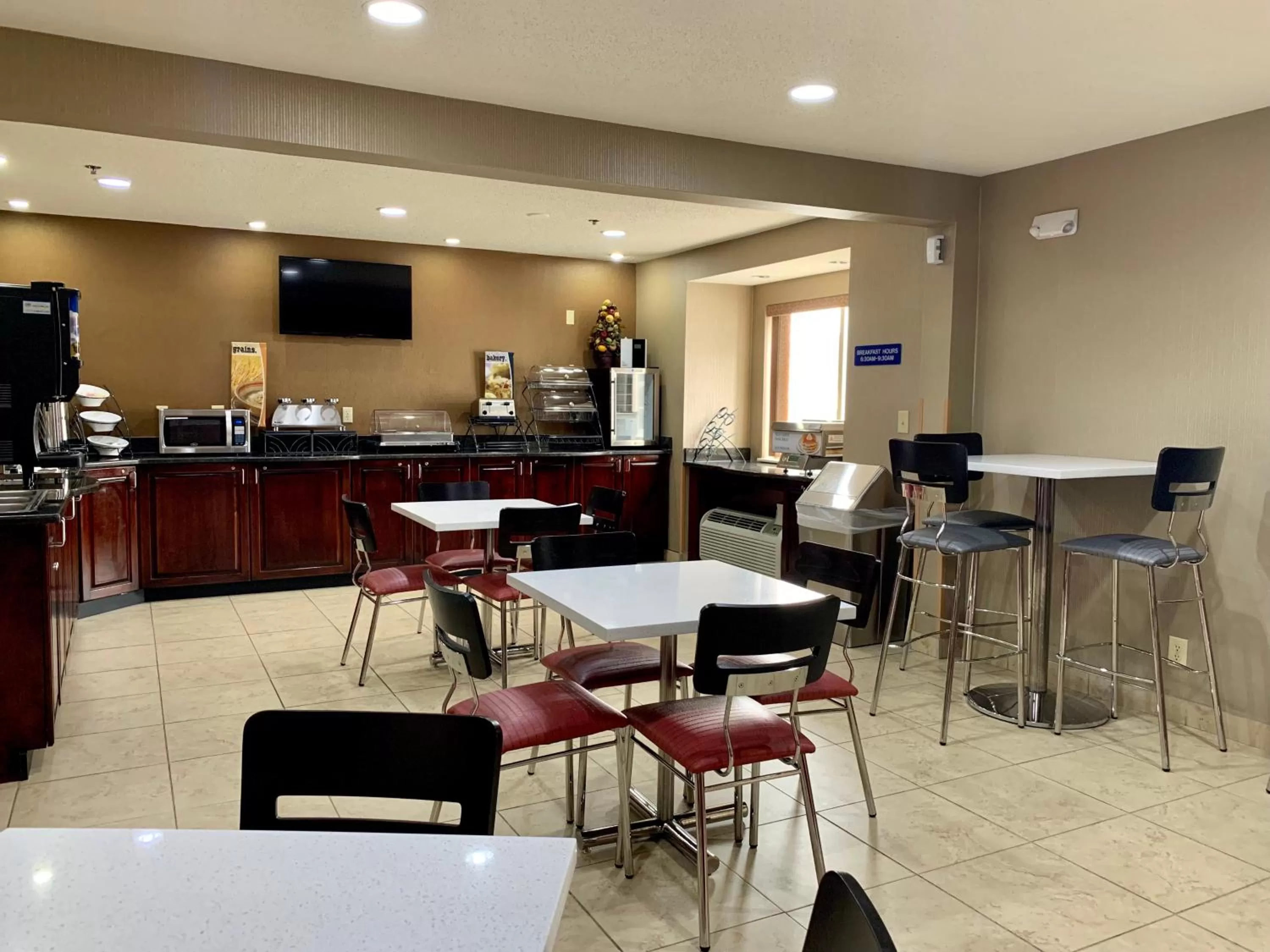 Breakfast in Microtel Inn & Suites by Wyndham Charleston