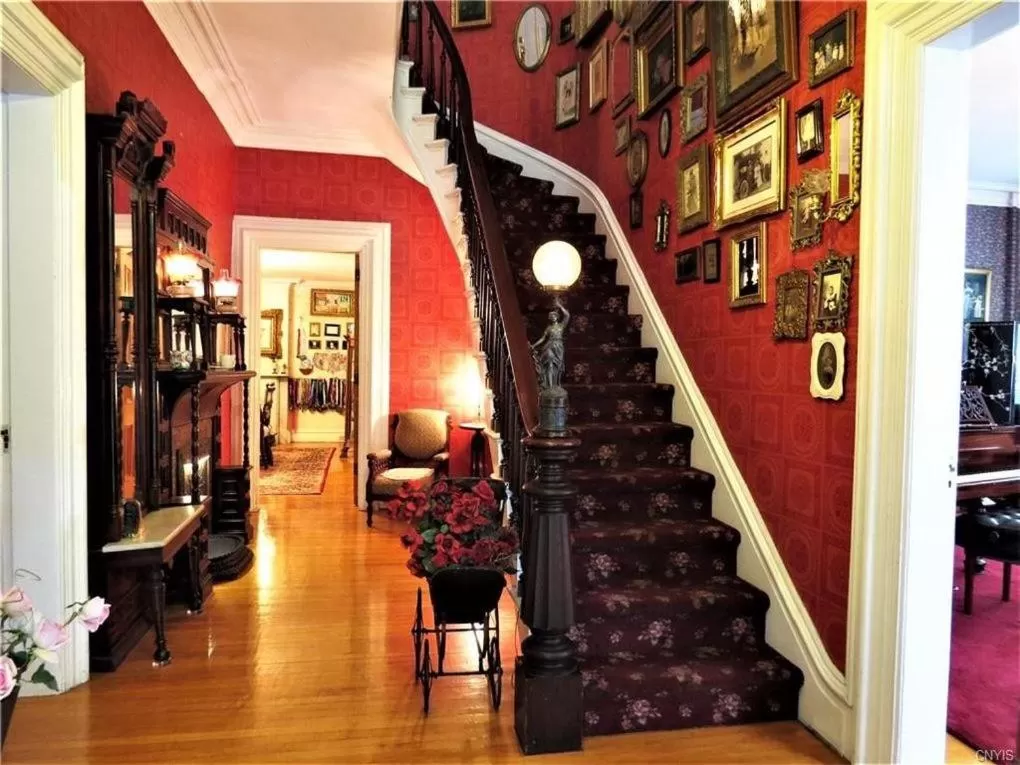 Raindrops On Roses Bed & Breakfast