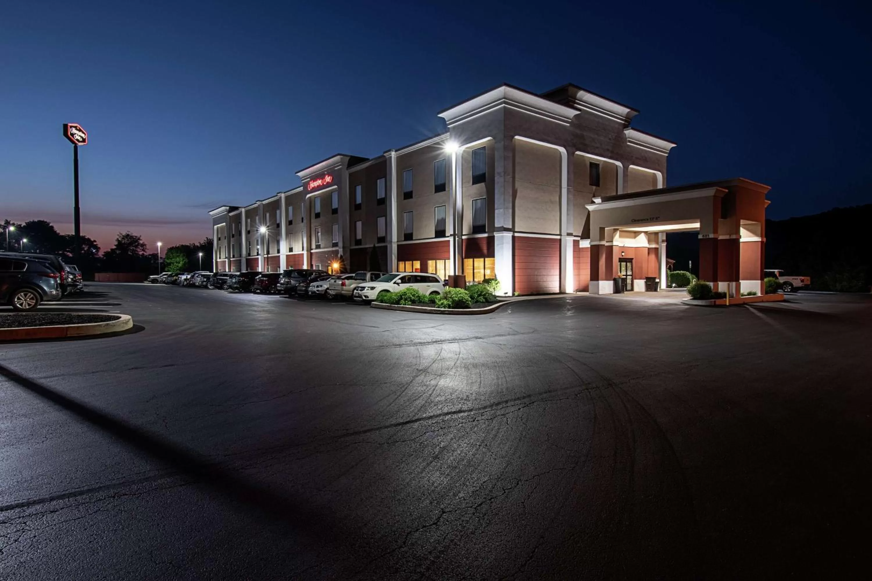 Property building in Hampton Inn Pine Grove