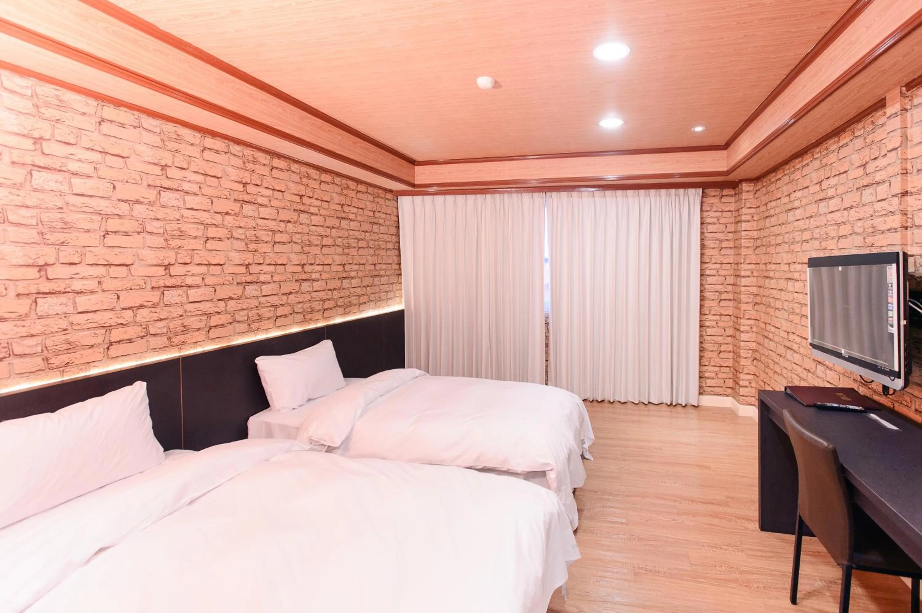 Bedroom, Bed in Duke Business Hotel