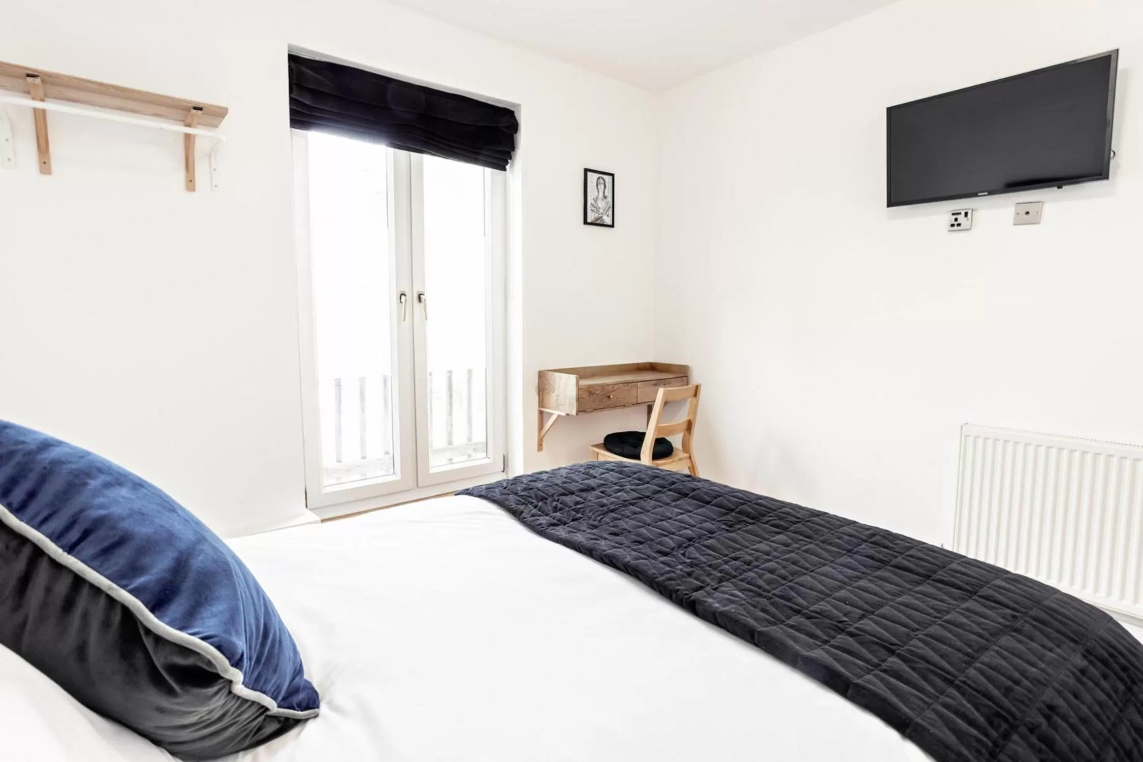 Photo of the whole room in Cambridge House Hotel