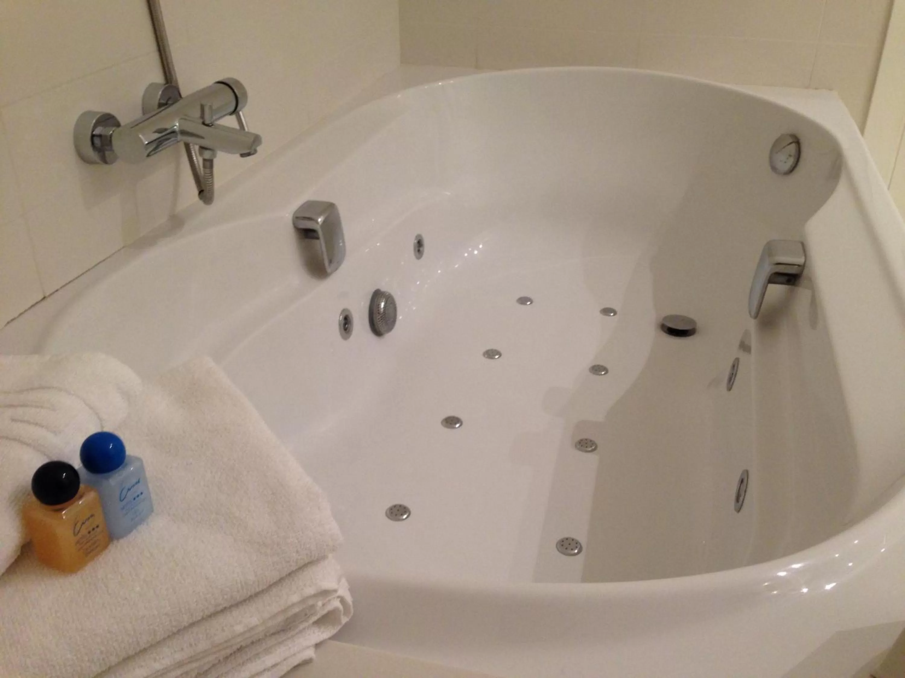 Deluxe Double or Twin Room with Spa Bath in Checkin Valencia Ciscar