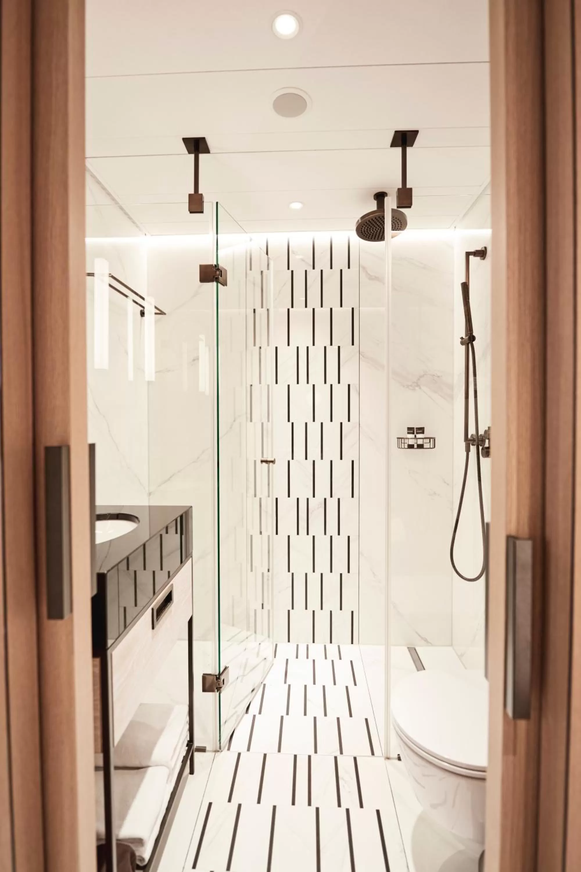 Shower in Storchen Zürich - Lifestyle Boutique Hotel