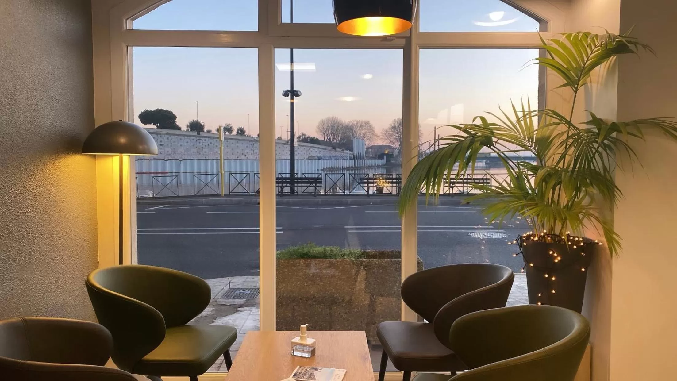 Seating area in B&B HOTEL Sète Centre Gare