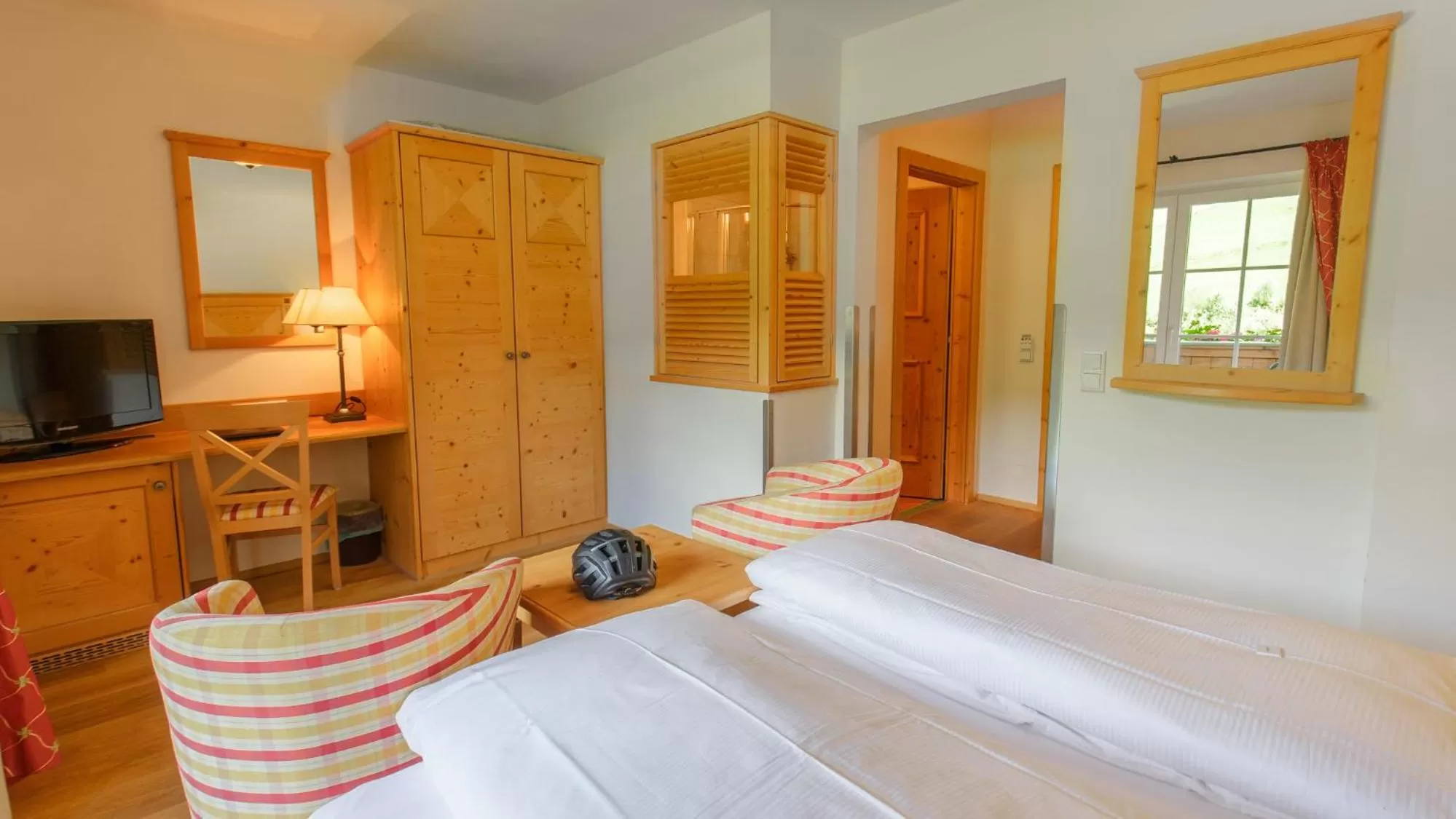 Photo of the whole room, Bed in Hotel Kaprunerhof