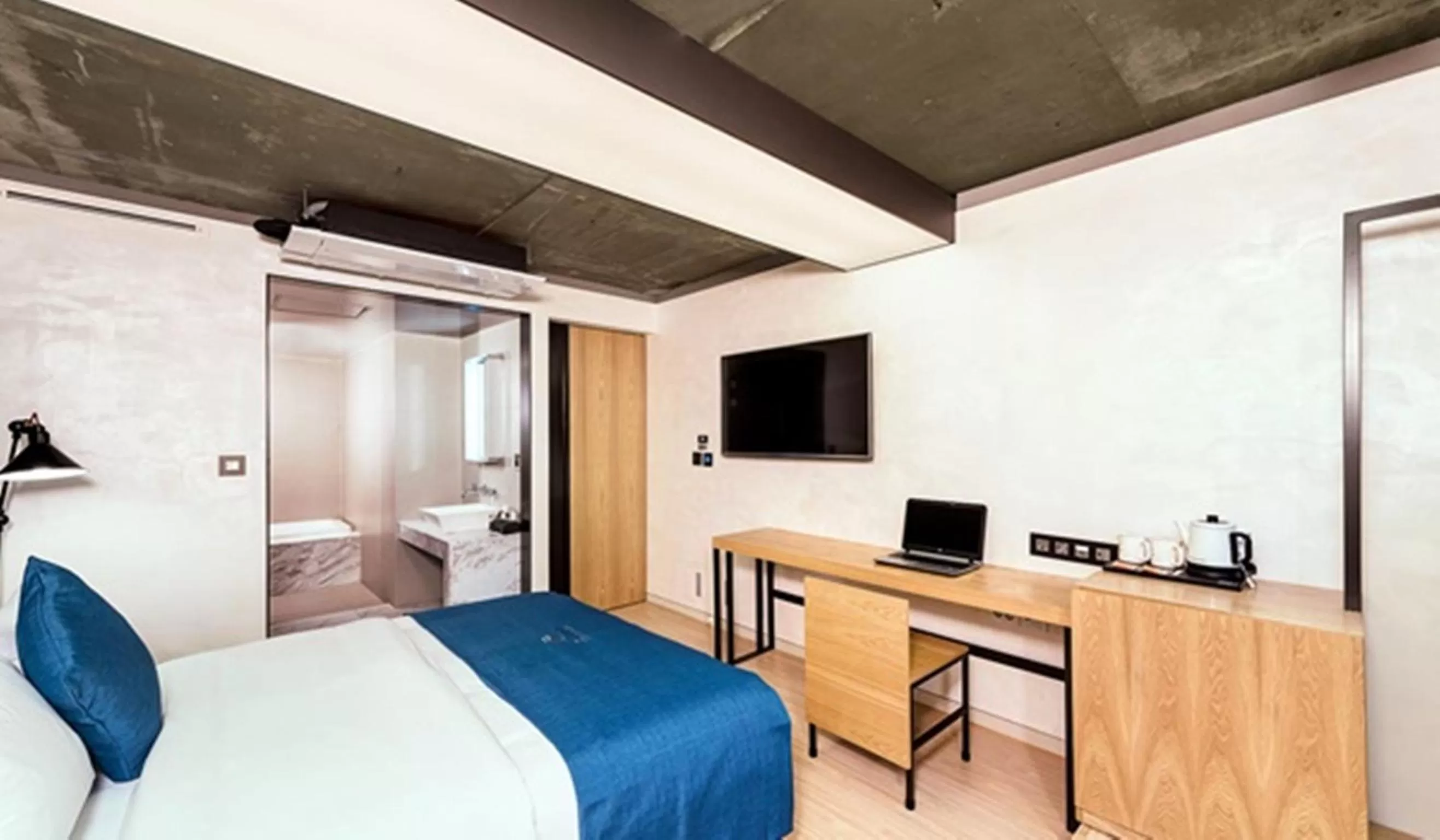 Bed in Delight Hotel Jamsil