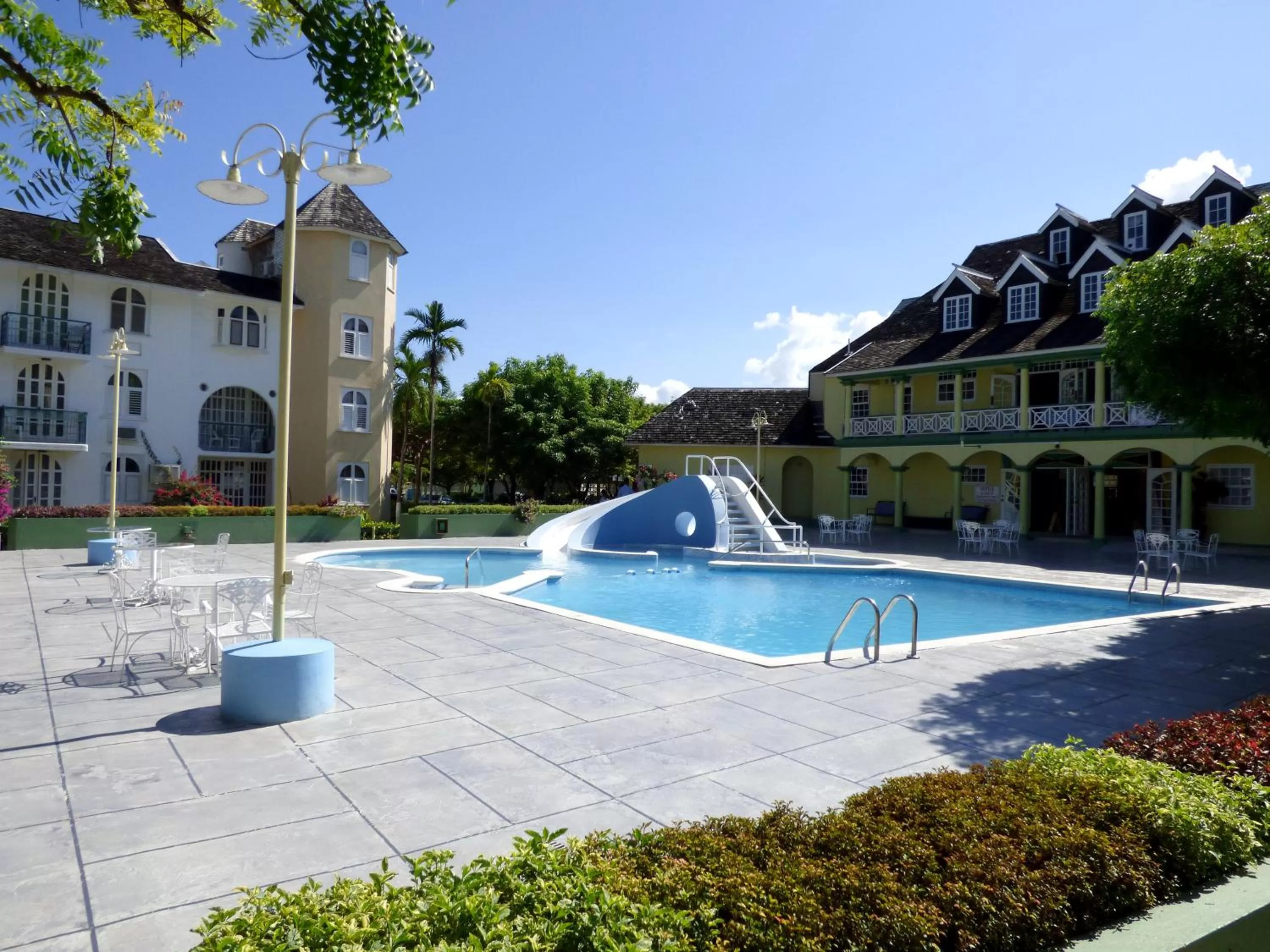 Restaurant/places to eat in Beach One Bedroom Suite A17