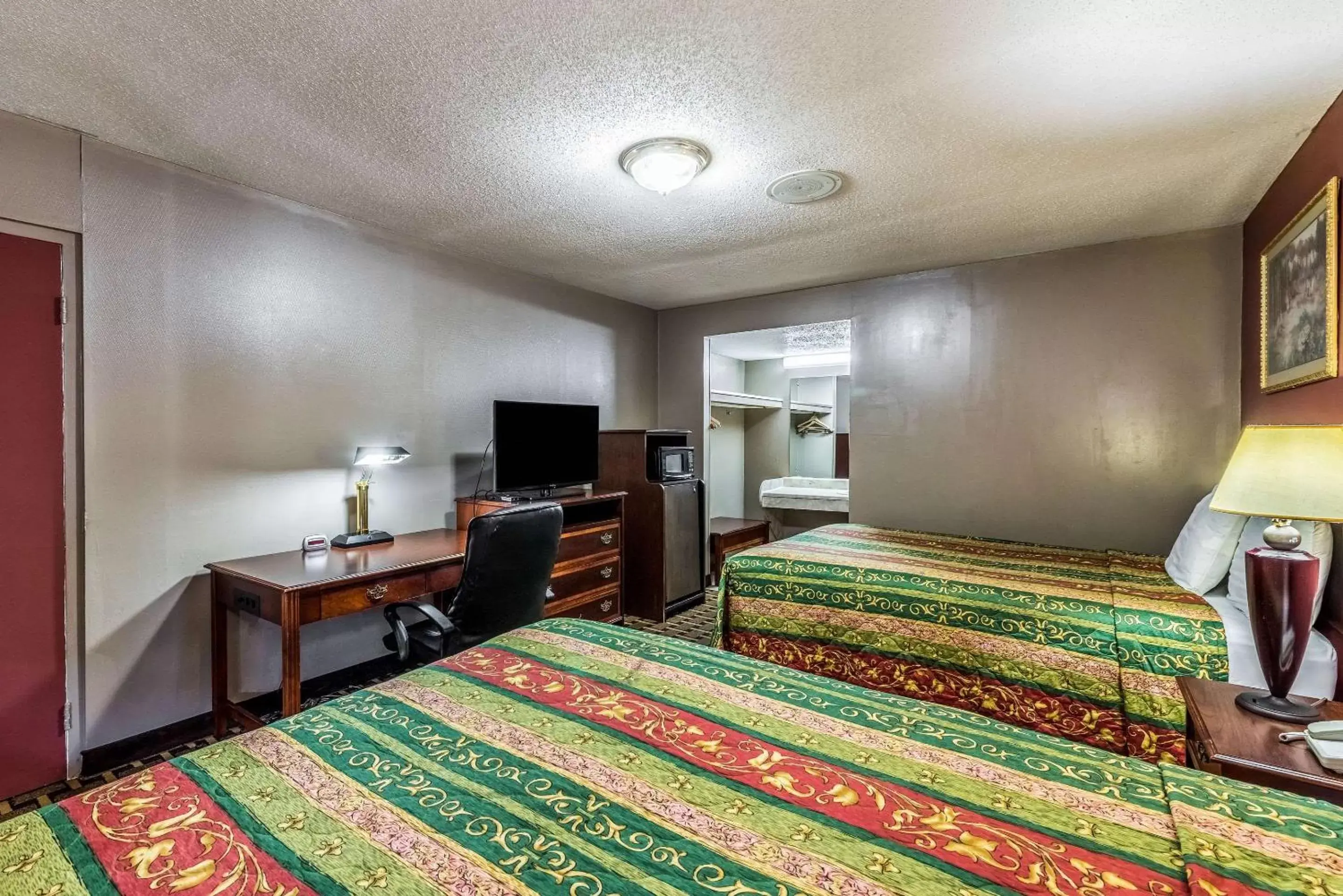 Queen Room with Two Queen Beds - Non-Smoking in Rodeway Inn Queen Room with Two Queen Beds - Non-Smoking in Rodeway Inn